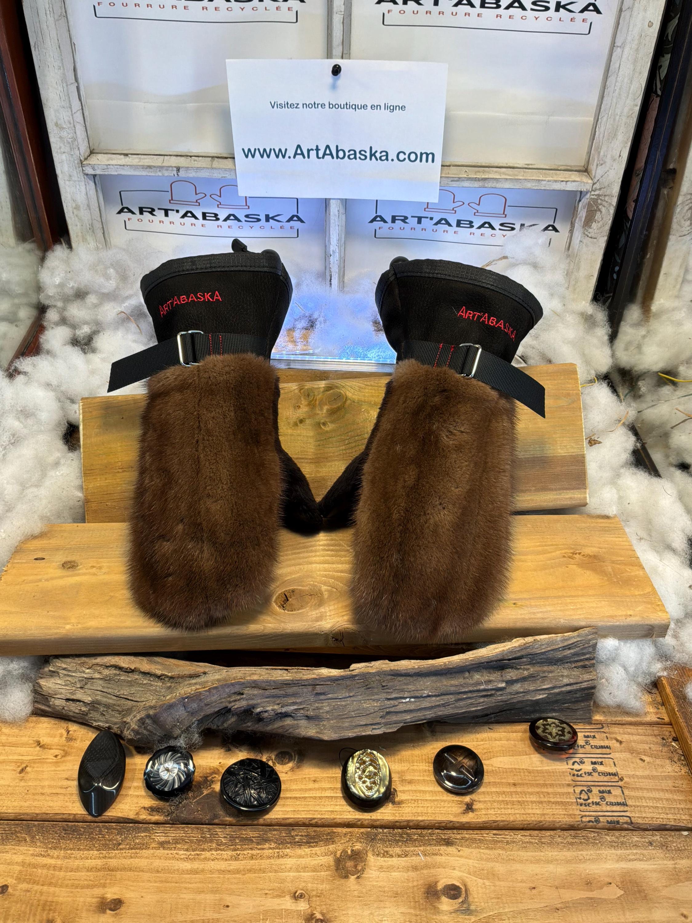 Mitaines Carmen Medium tout vison brun foncé recyclé & pouce mouton frisé brun, cuir italien noir, pièce unique faite à la main Québec