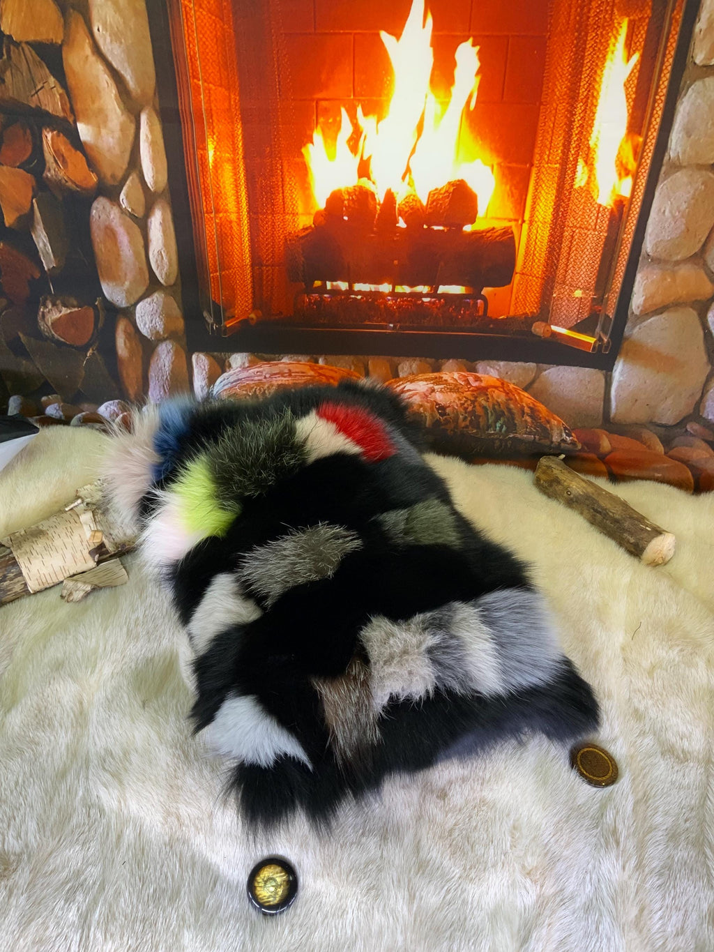 Coussin décoratif en fourrure recyclée en renard recyclé cousus en lanières style patchwork