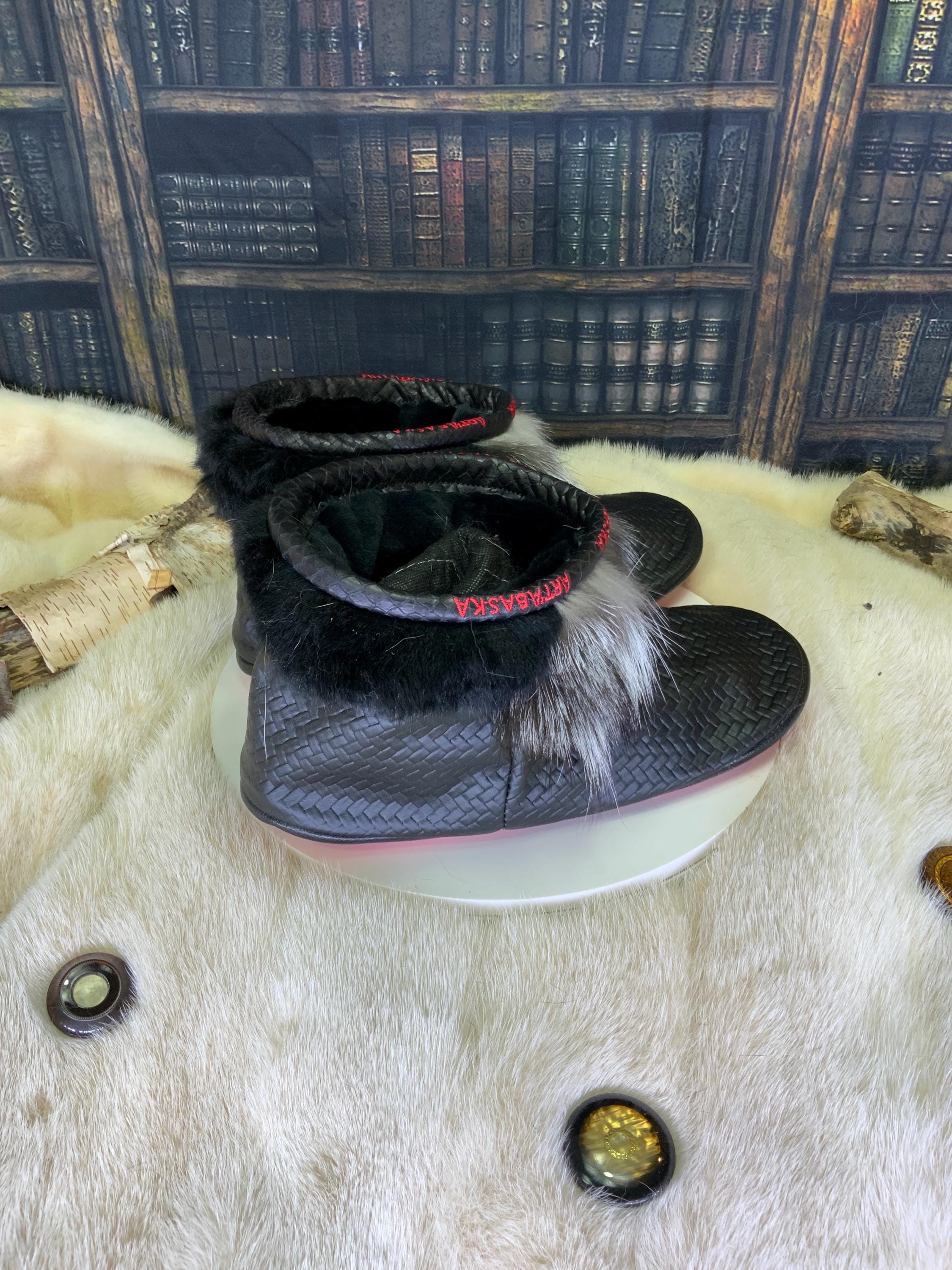Mocassin d’intérieur Les Fernande – pointure 10 homme – cuir italien & fourrure recyclée – fait à la main au Québec, pièce unique