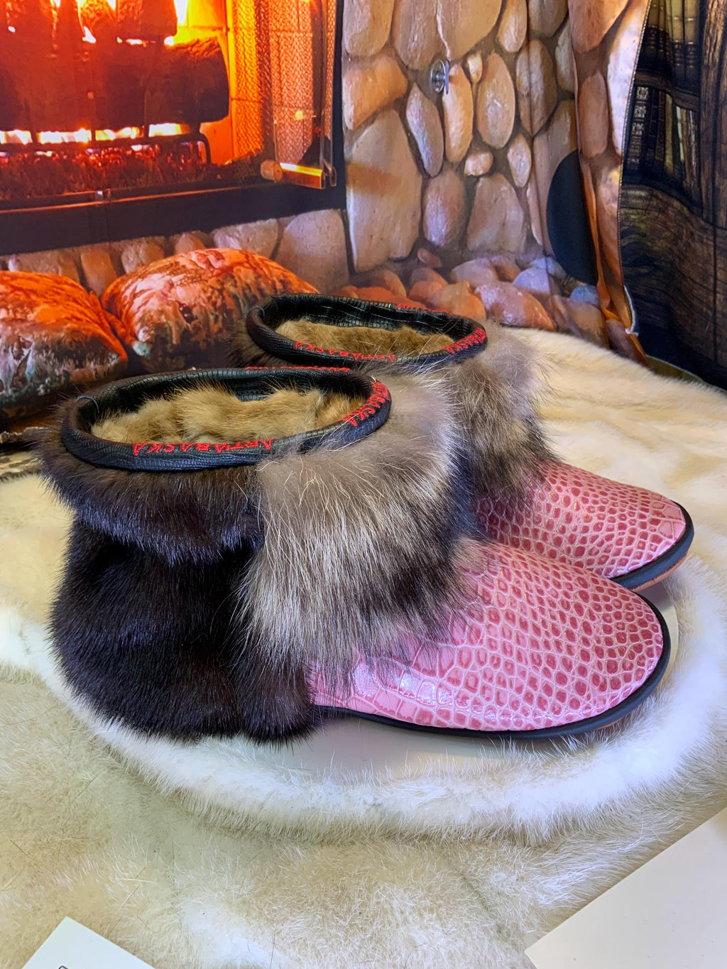 Mocassins d’intérieur Yvette 10 femme cuir italien embossé crocodile rose raton vison recyclés semelle brun caramel Québec