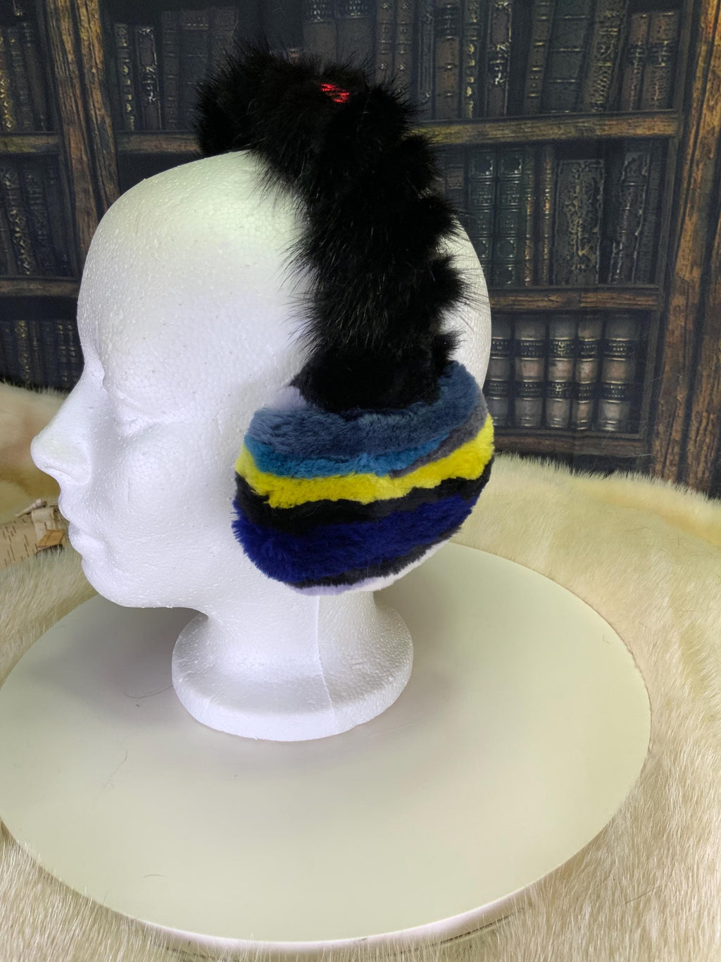 Cache-Oreilles tout en fourrure recyclée Édition Lannières cousues une à une