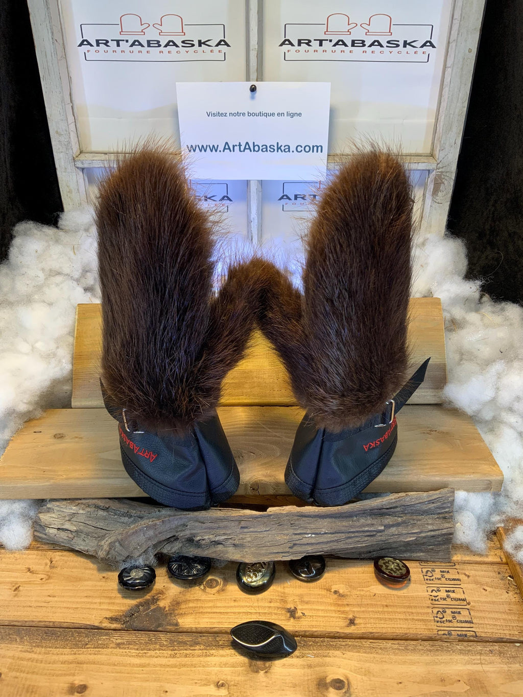 Mitaines Les Lucille – Medium, édition toute fourrure, castor naturel recyclé, cuir italien brun embossé, fait à la main, Québec