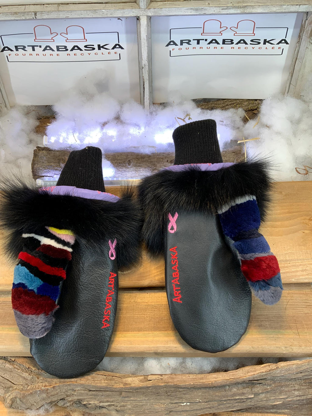 Mitaines de ville Antoinette faites à la main au Québec en fourrure recyclée patchwork avec broderie mandala artistique grandeur Medium