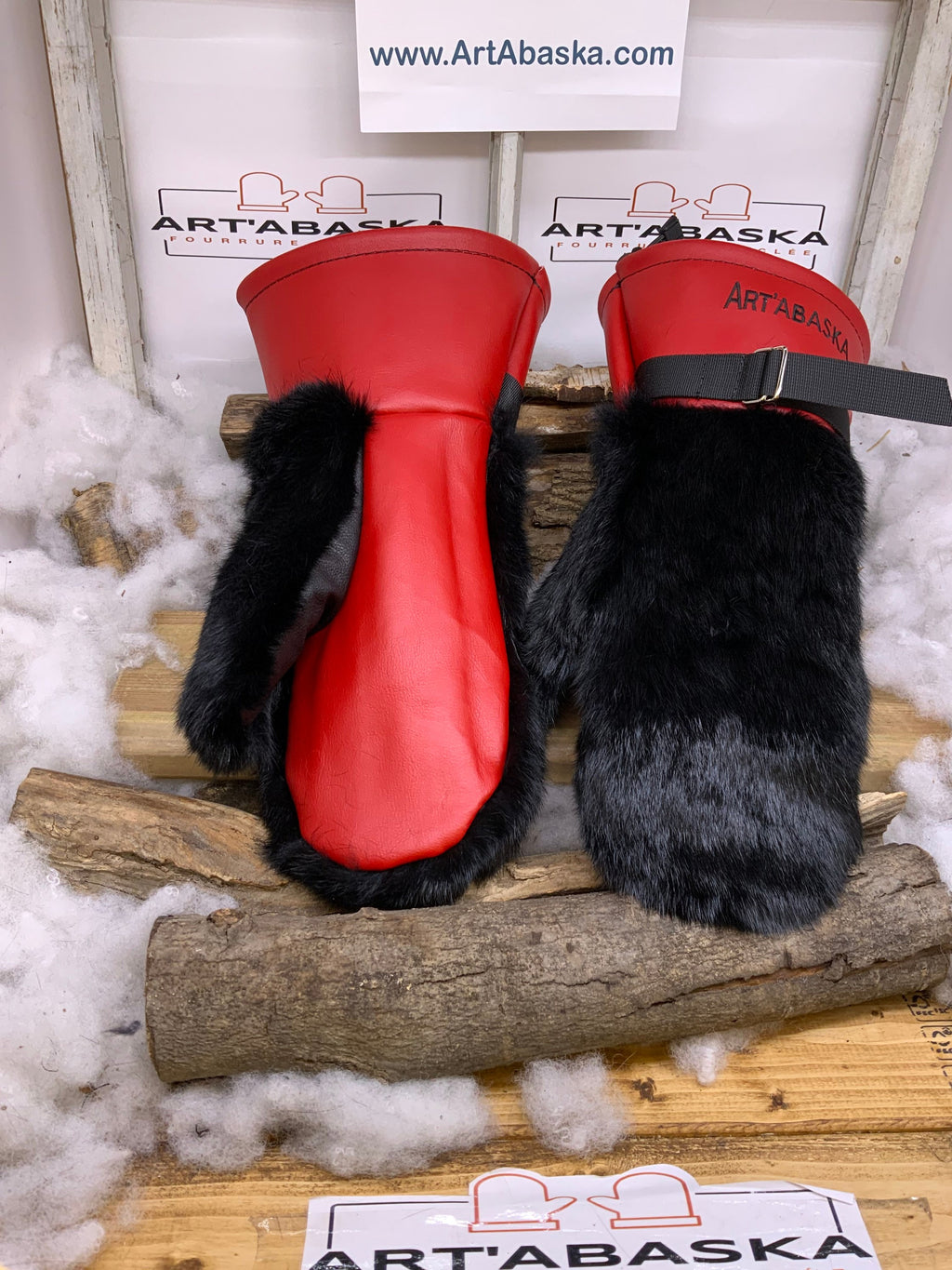 Mitaines Hélèna X Large – Fourrure de lapin noir recyclé et cuir rouge vibrant Québec fait à la main pièce unique