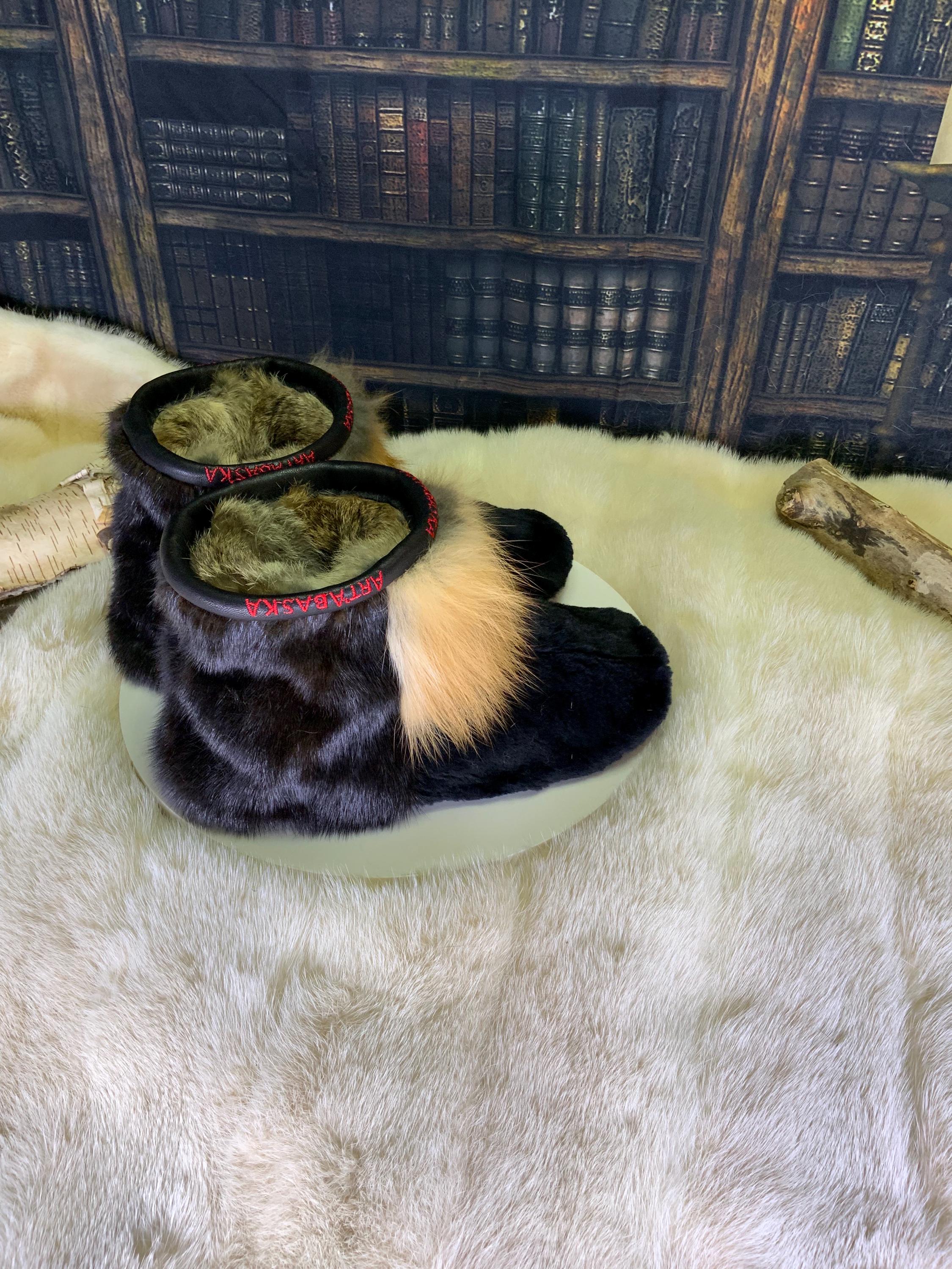 Mocassins d’intérieur Laurraine pour femme 7 en castor rasé brun naturel recyclé, vison recyclé et renard roux recyclé – faits à la main au Québec, chauds, respirants, confort de luxe, pièce unique Art’Abaska 💕