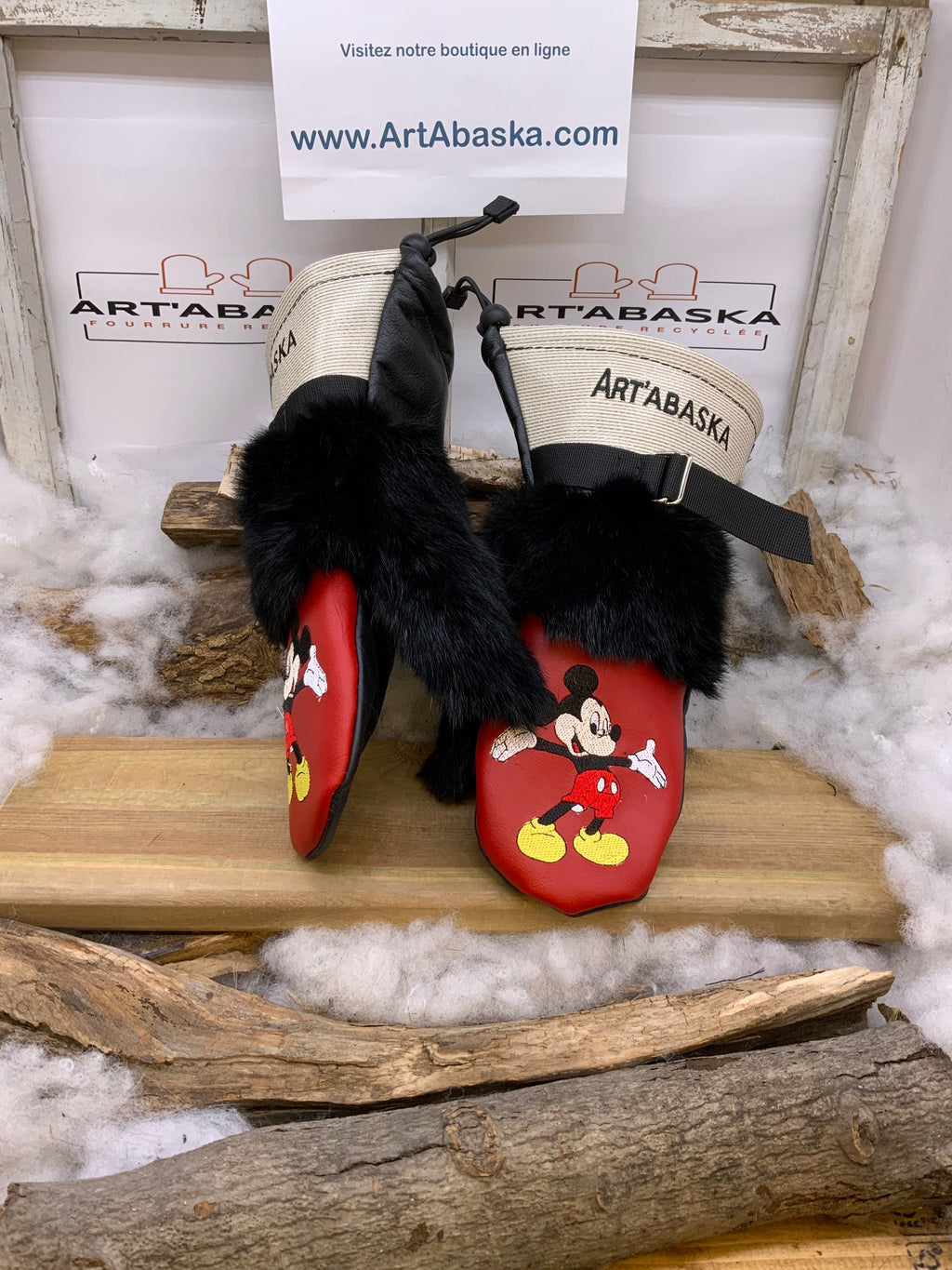 Mitaines Les Lucie – Médium – Édition Spéciale Mickey – fourrure recyclée lapin noir et cuir rouge embossé – fait à la main Québec