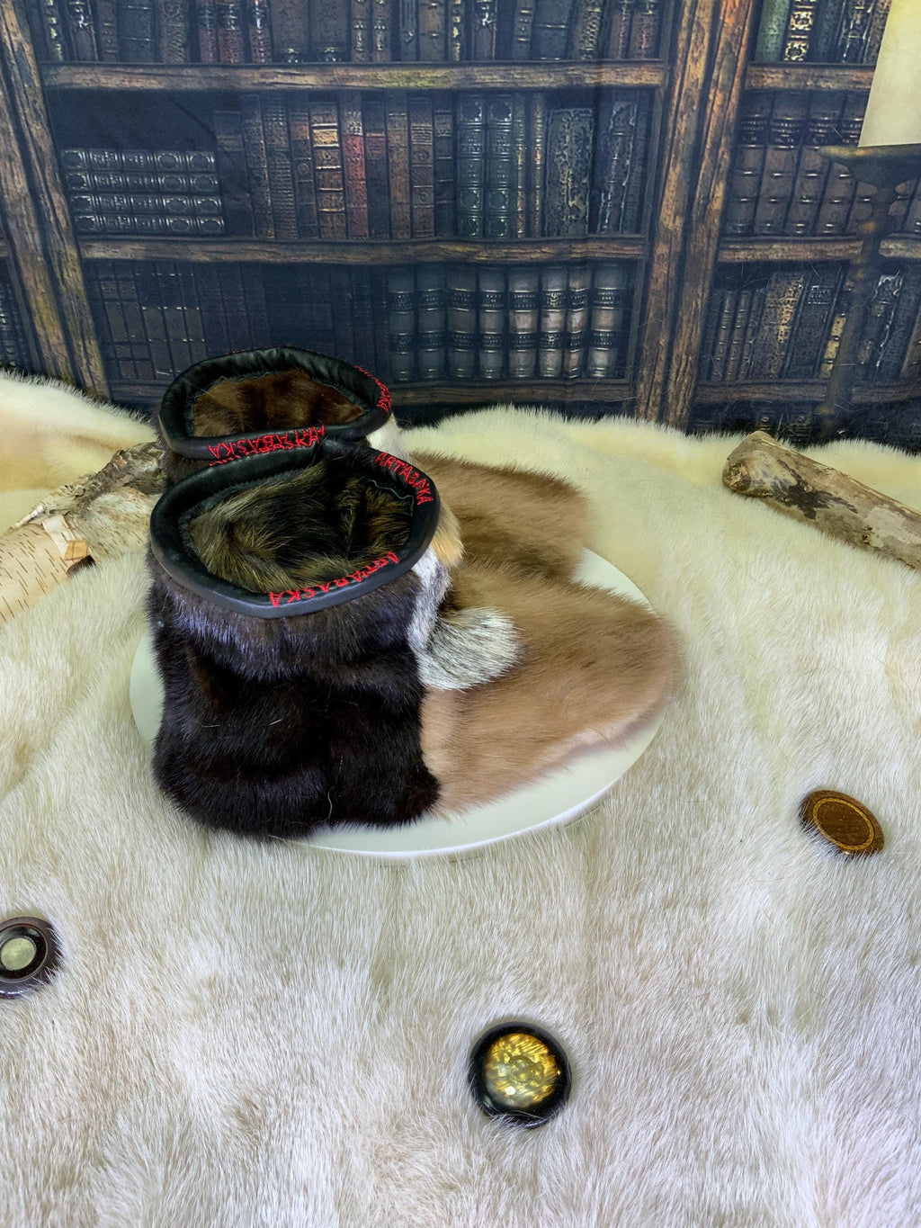 Mocassin Gisèle pointure 7 femme fourrure recyclée vison renard norvégien fait à la main Québec pantoufles de luxe intérieur