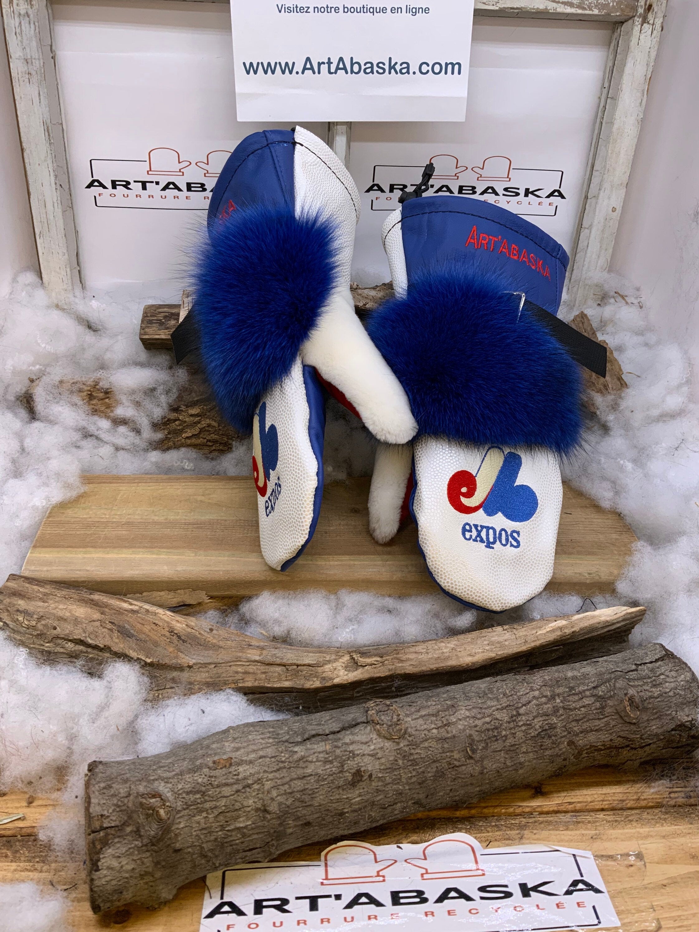 Mitaines Jeanine Expos de Montréal cuir bleu blanc rouge brodé fourrure renard mouton recyclé fait à la main Large Québec