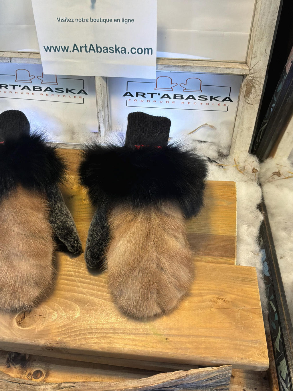 Mitaines de ville Medium Fernande en fourrure recyclée – Faites à la main au Québec – Légères, élégantes, confort urbain – ArtAbaska