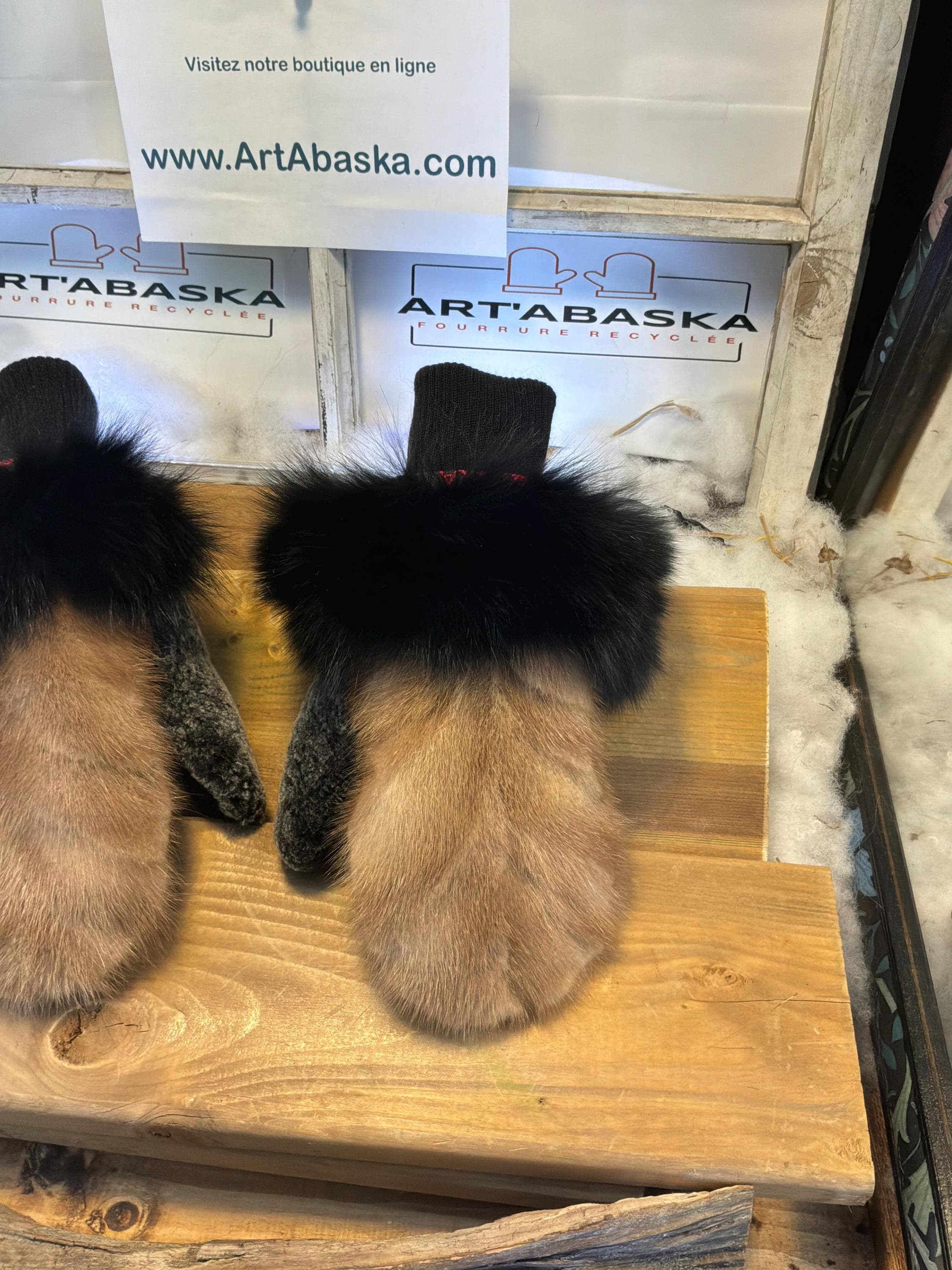 Mitaines de ville Medium Fernande en fourrure recyclée – Faites à la main au Québec – Légères, élégantes, confort urbain – ArtAbaska