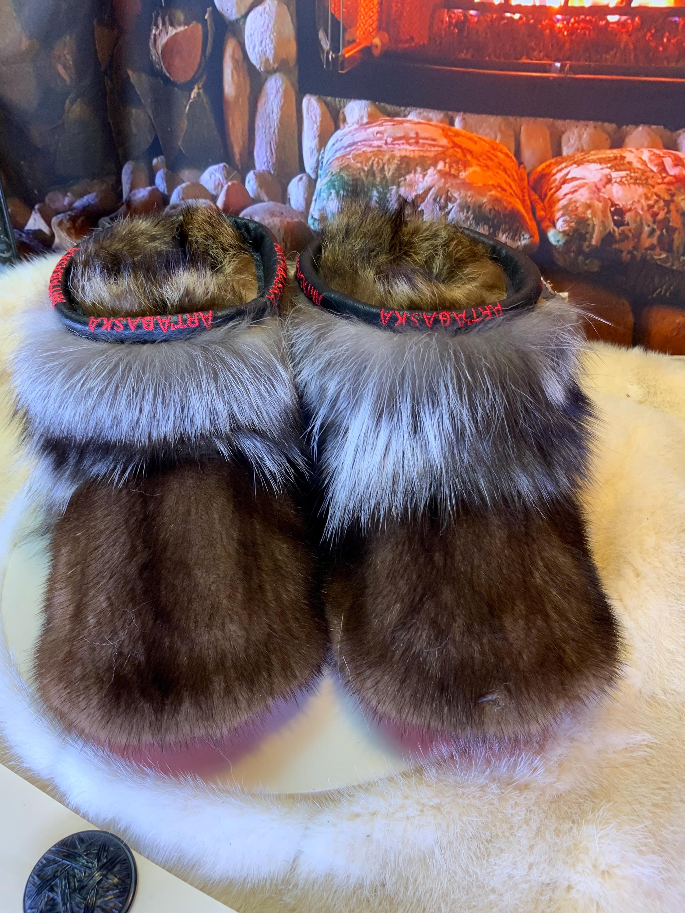 Mocassins d’intérieur Dorothée 9 femme édition toute fourrure vison renard cristal raton recyclés semelle rouge fait main Québec