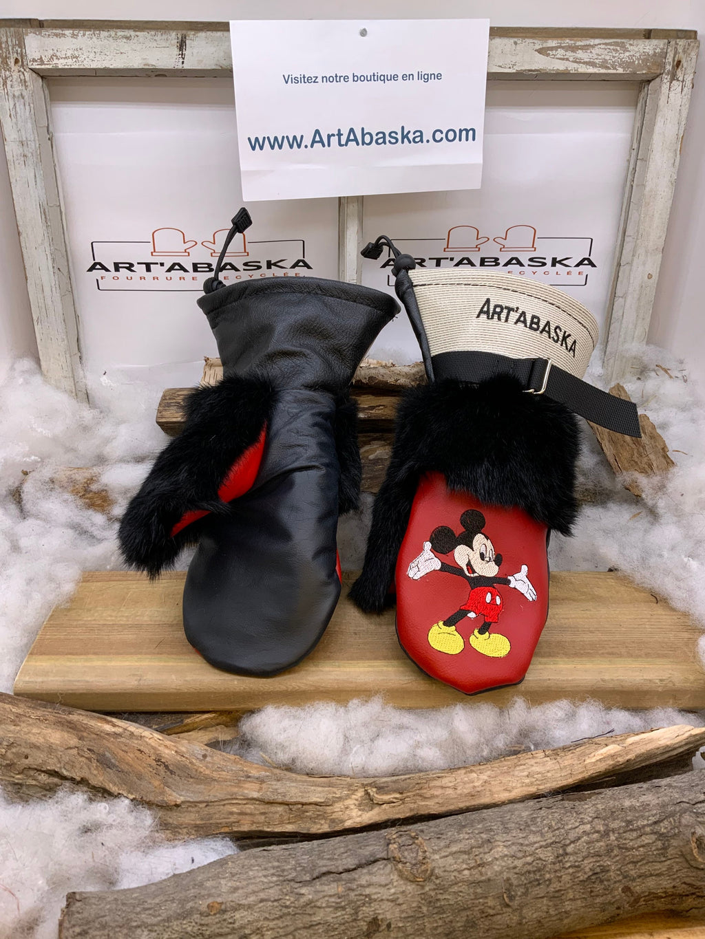 Mitaines Les Lucie – Médium – Édition Spéciale Mickey – fourrure recyclée lapin noir et cuir rouge embossé – fait à la main Québec