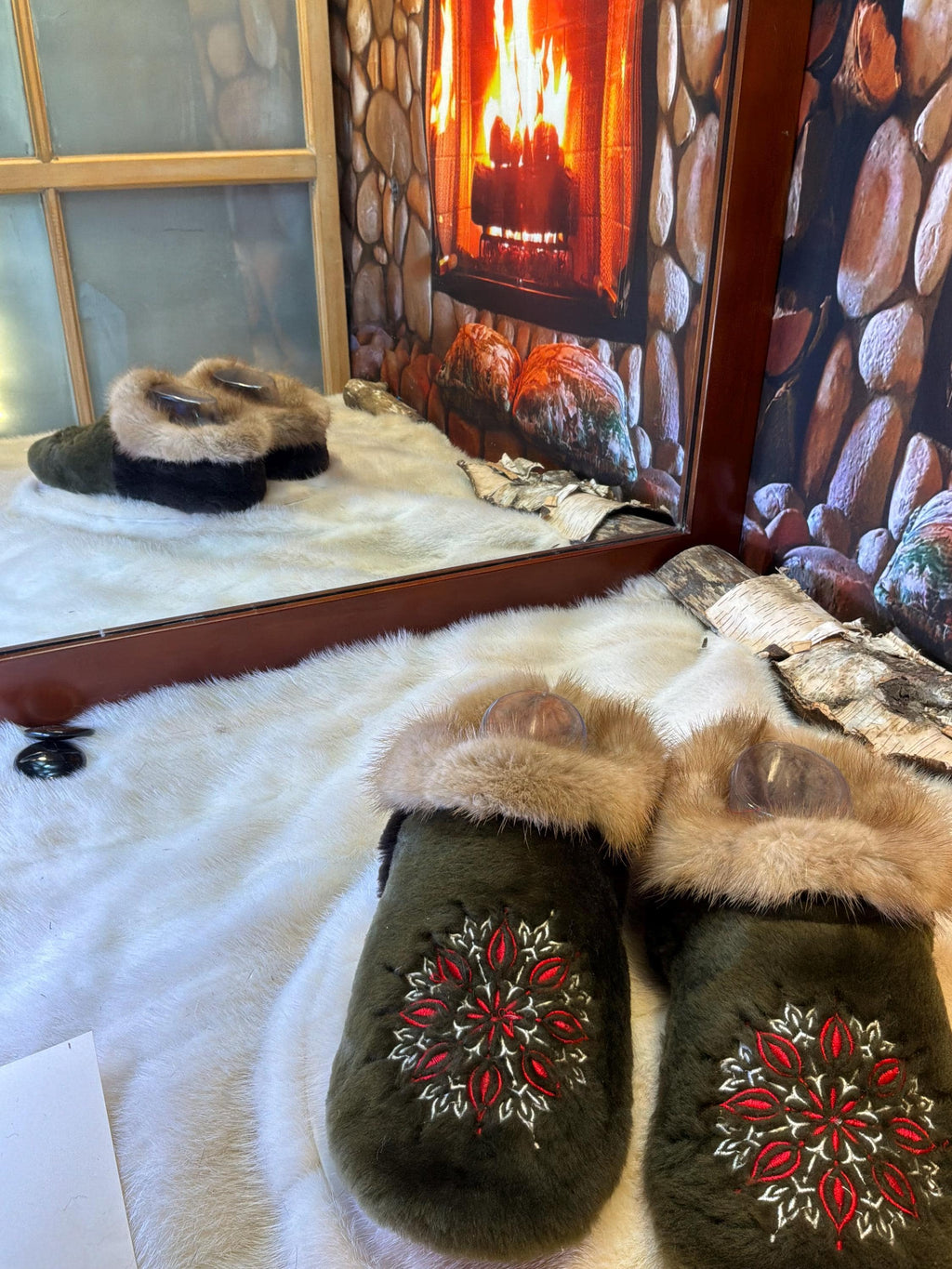 Slipper Précille pointure 8 femme – Sherling italien & cuir recyclé, pièce unique faite à la main au Québec édition brodée