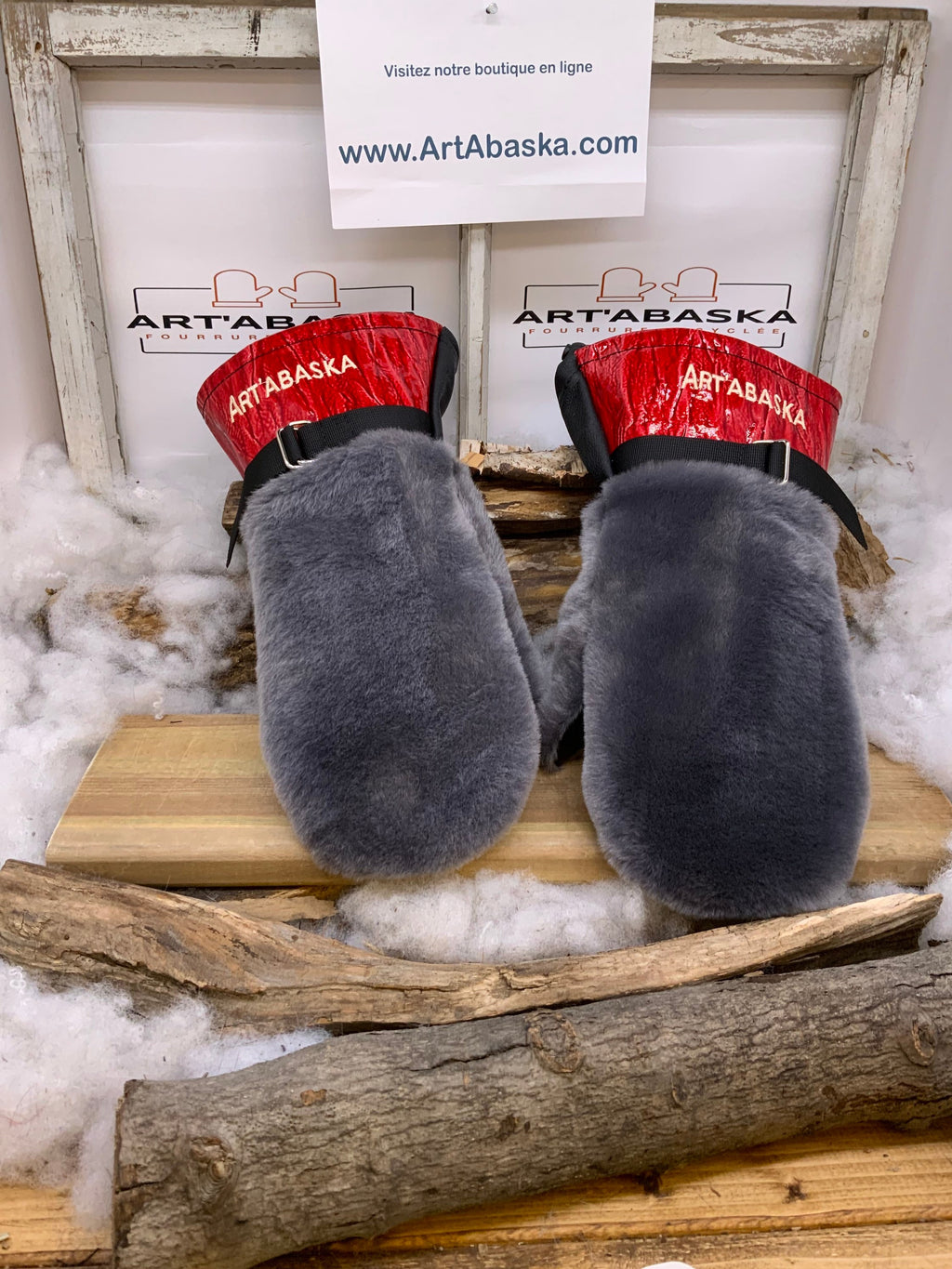 Mitaines Marie-Thérèse Large mouton rasé gris bleu cuir noir rouge embossé ArtAbaska fait à la main Québec