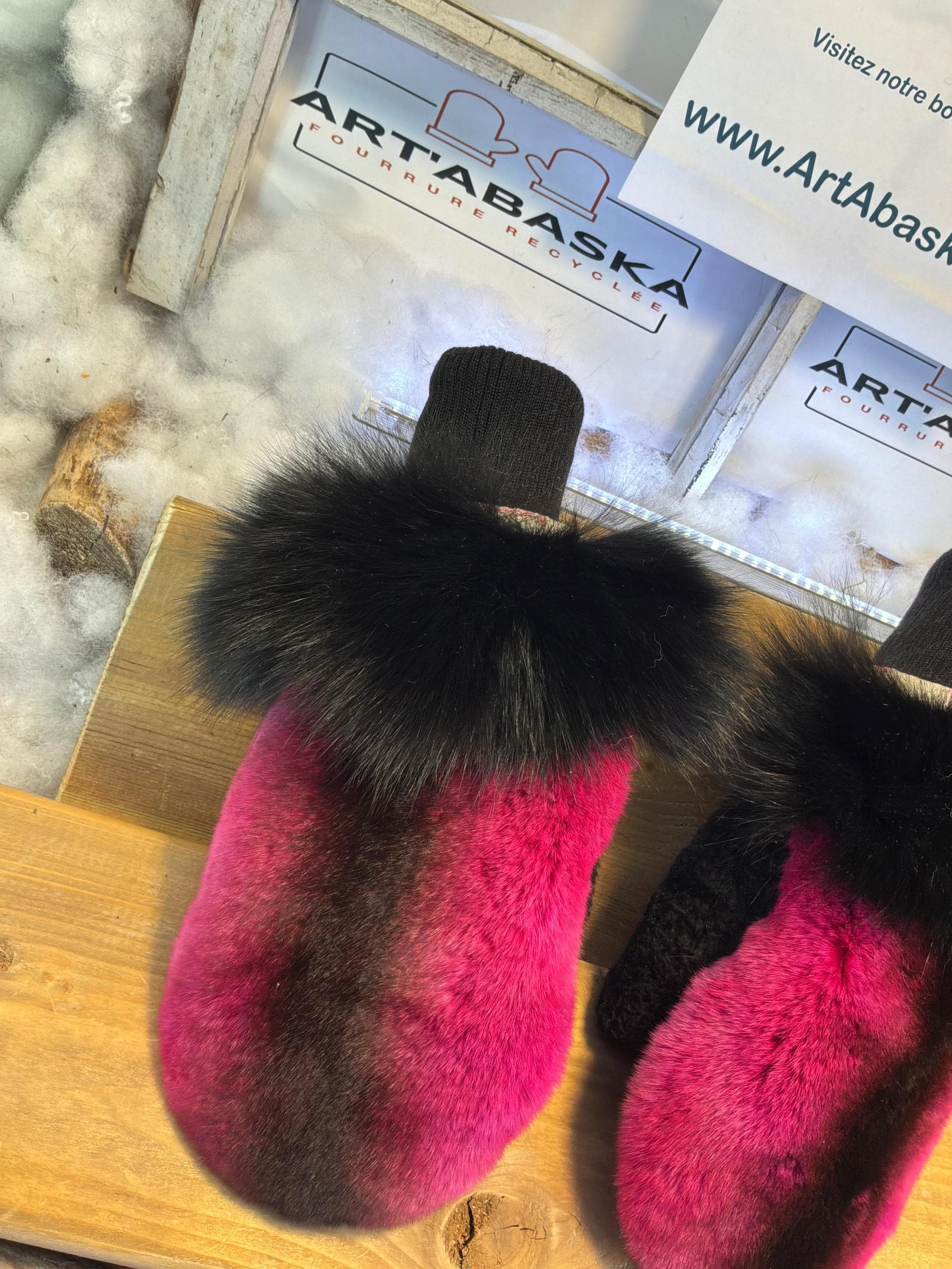 Mitaines de ville Medium Véronique en fourrure recyclée – Faites à la main au Québec – Légères, élégantes, confort urbain – ArtAbaska