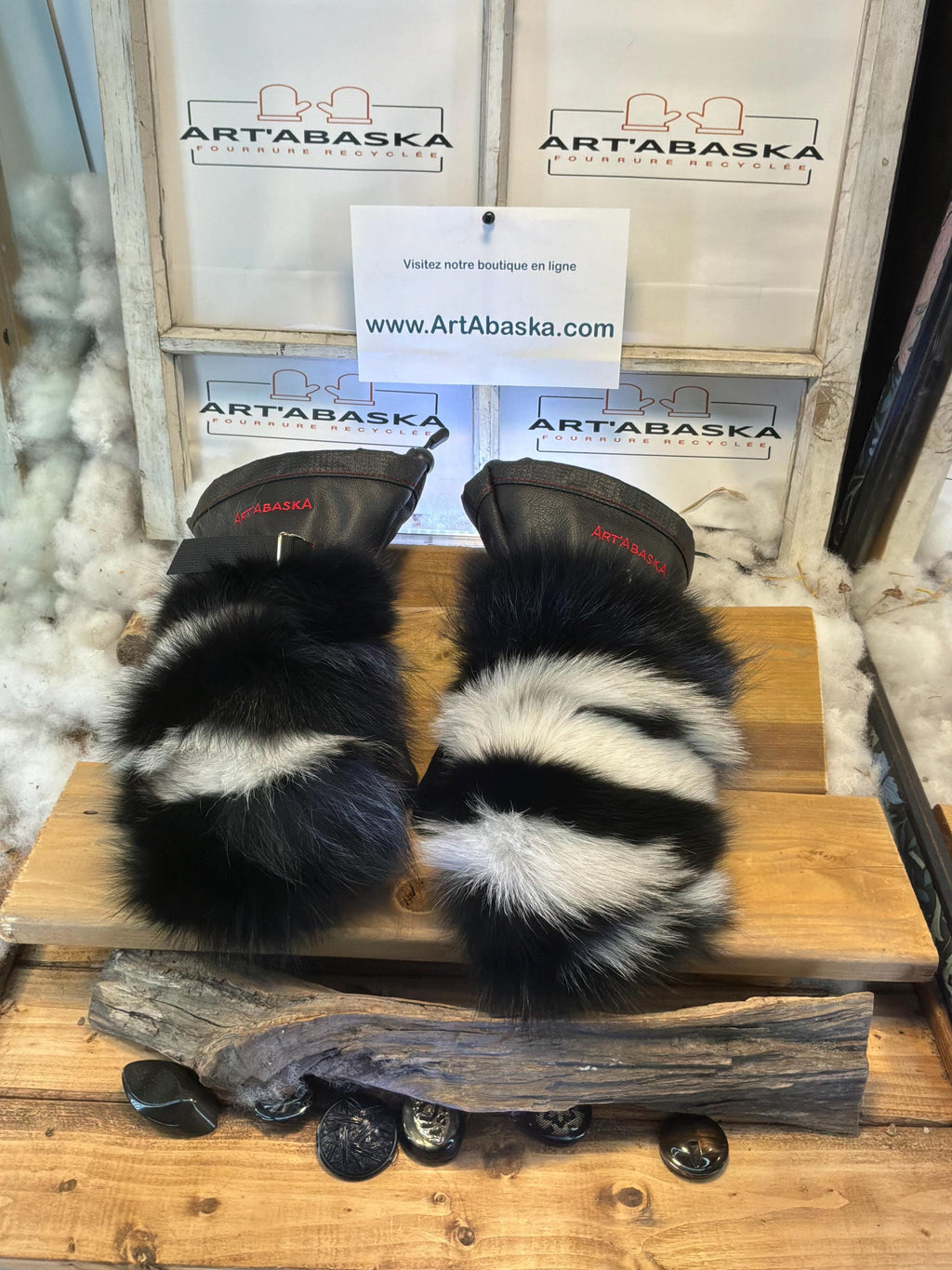 Mitaines fourrure recyclée cuir italien fait à la main Québec Small Jacqueline artistique pièce unique