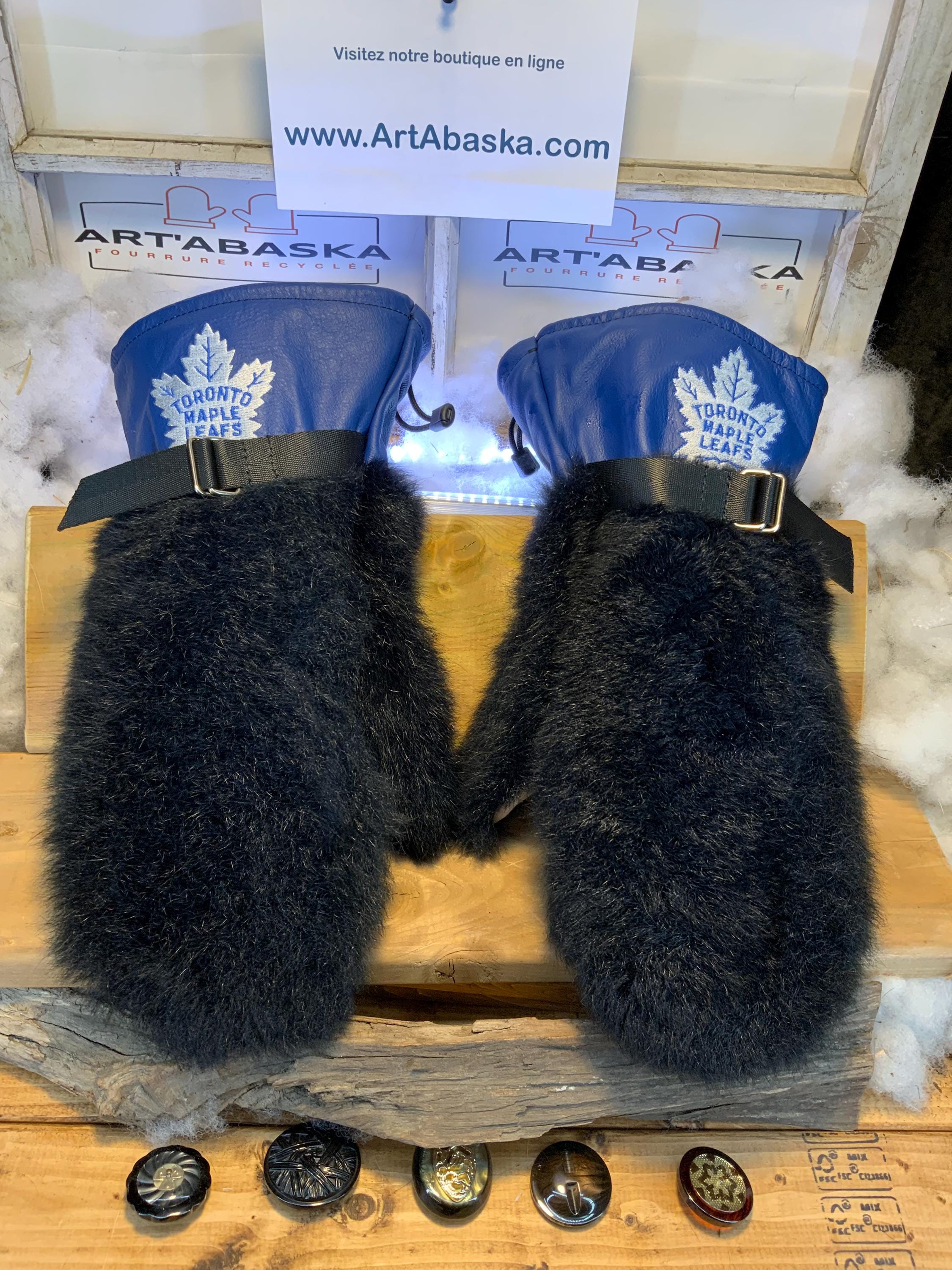 Mitaines Jeanne XL edition Toronto Maple Leafs opossum noir recycle & cuir bleu royal fait a la main Quebec