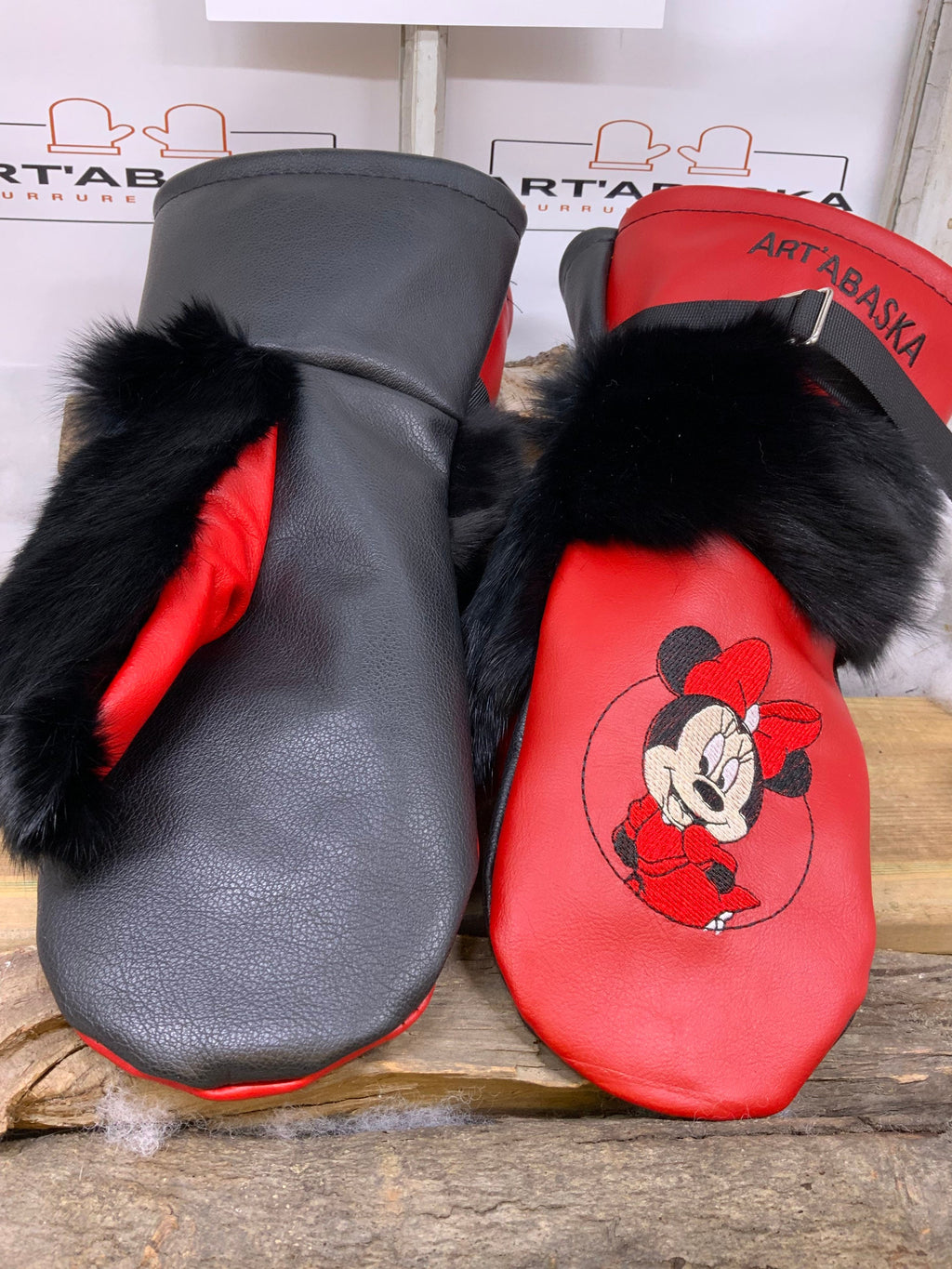 Mitaines Marie-Rose X-Large Édition Minnie Mouse cuir rouge noir fourrure renard et lapin recyclés Disney artisanal Québec