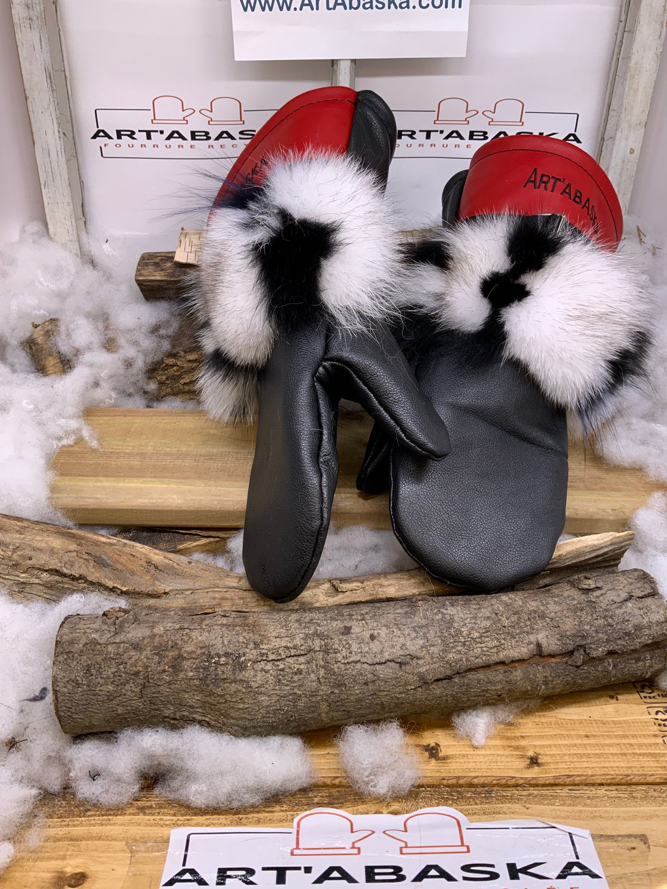 Mitaines XL Cécile – Cuir recyclé rouge et noir, renard patchwork au poignet, intérieur amovible feutre polar, fait à la main Québec