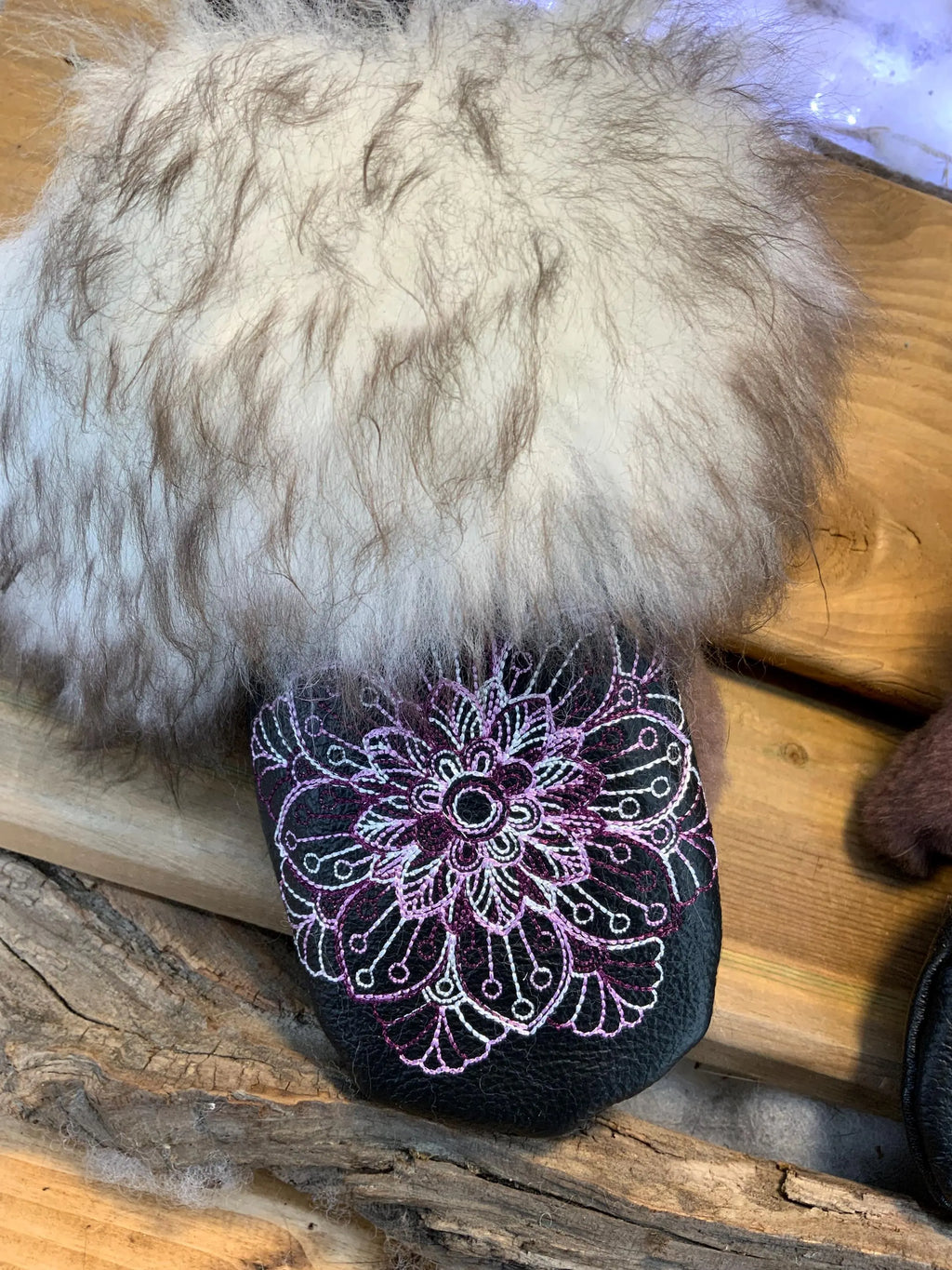 Small Pierrette City Mittens in recycled fur – Handmade in Quebec – Light, elegant, urban comfort – ArtAbaska