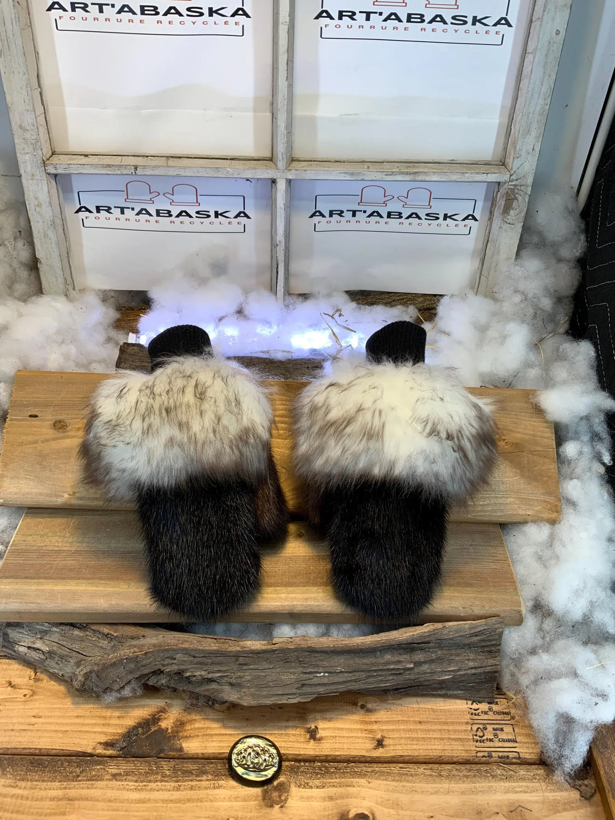 Small Pierrette City Mittens in recycled fur – Handmade in Quebec – Light, elegant, urban comfort – ArtAbaska