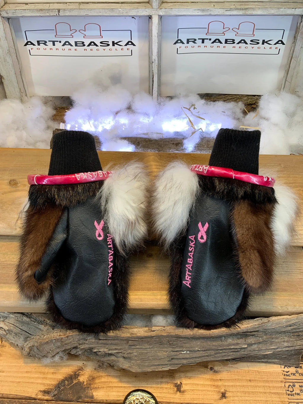 Small Pierrette City Mittens in recycled fur – Handmade in Quebec – Light, elegant, urban comfort – ArtAbaska