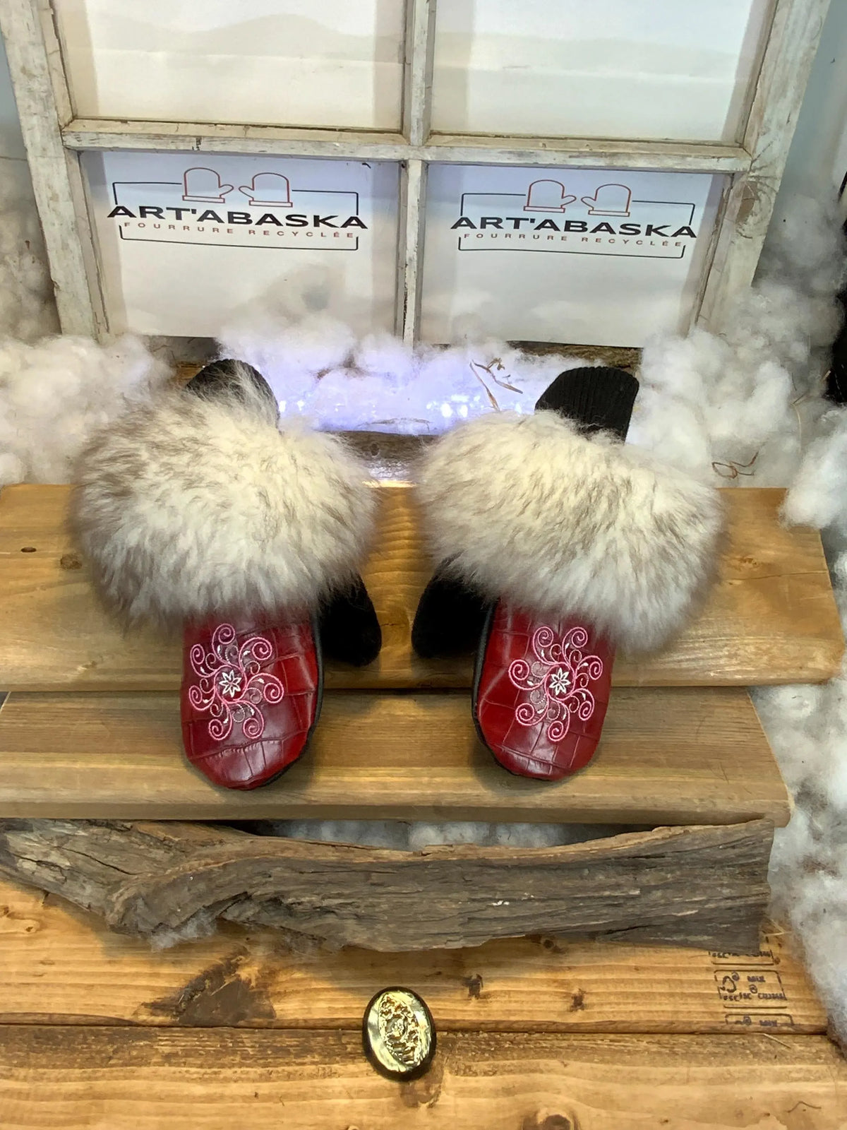 Small Pierrette City Mittens in recycled fur – Handmade in Quebec – Light, elegant, urban comfort – ArtAbaska