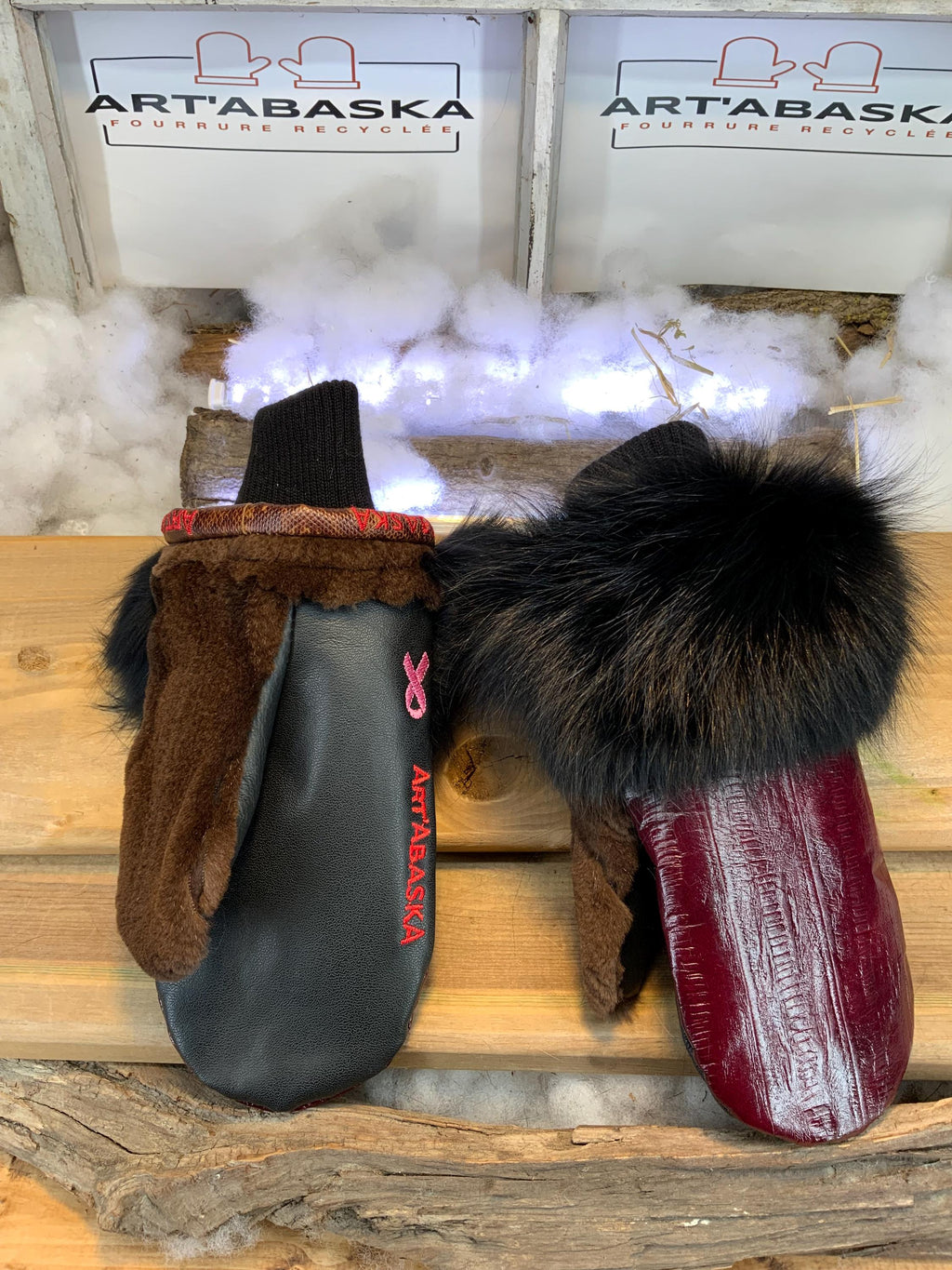 Mitaines de ville Fernande faites à la main au Québec en fourrure recyclée avec cuir italien texturé style anguille grandeur Medium