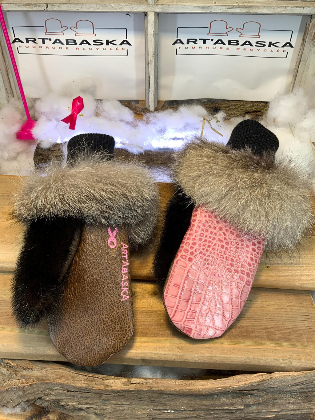 Mitaines de ville Ginette faites à la main au Québec en cuir italien rose croco et fourrure recyclée grandeur Medium