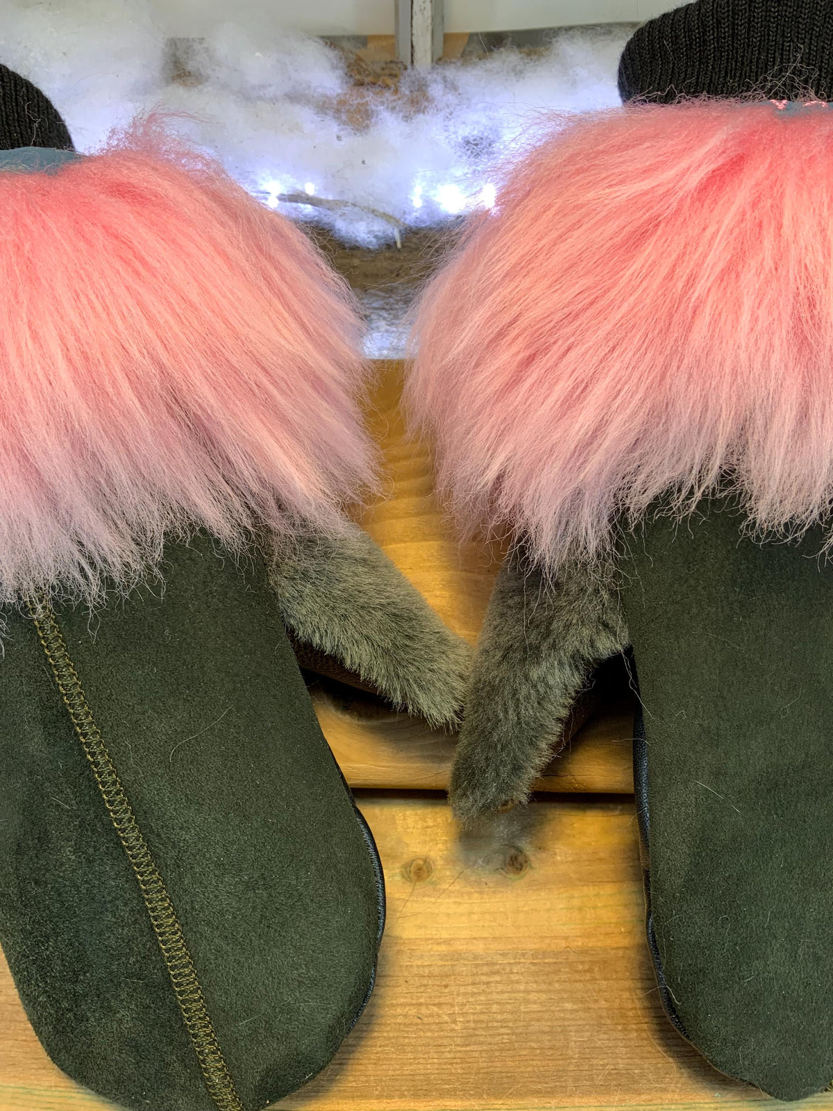 Rolande Handmade City Mittens made in Quebec from recycled emerald green inverted sheep fur and recycled leather, size Medium