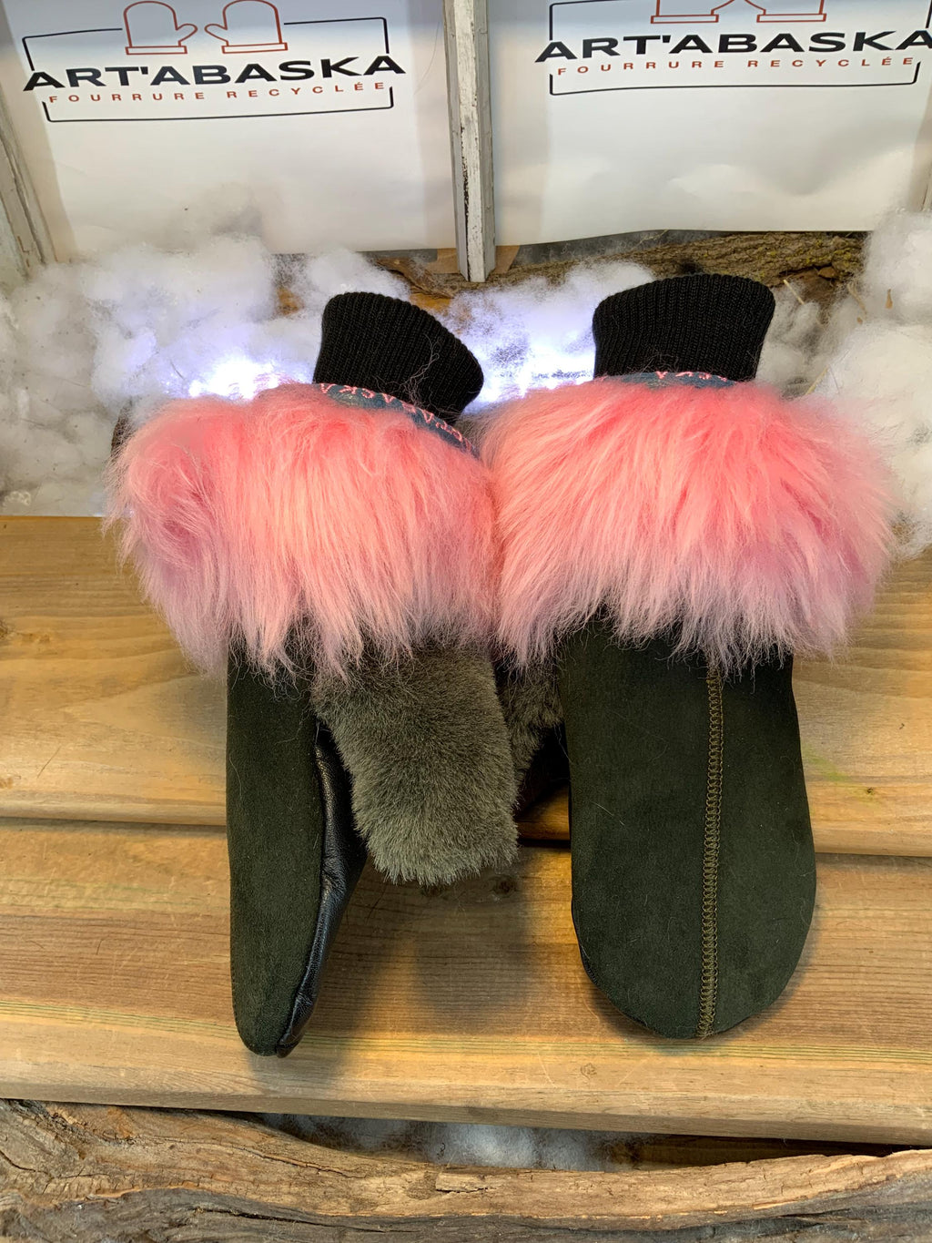 Rolande Handmade City Mittens made in Quebec from recycled emerald green inverted sheep fur and recycled leather, size Medium