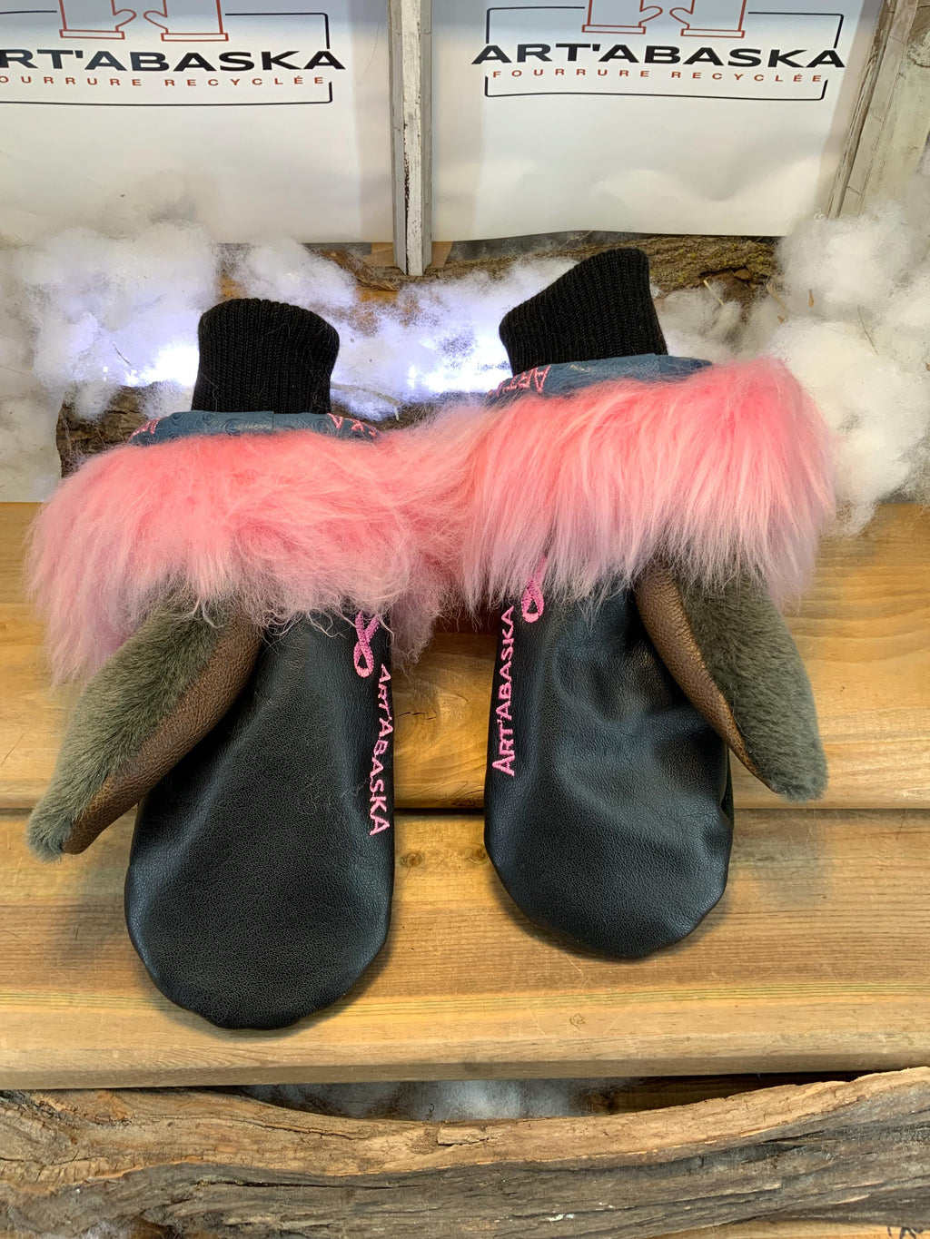 Rolande Handmade City Mittens made in Quebec from recycled emerald green inverted sheep fur and recycled leather, size Medium