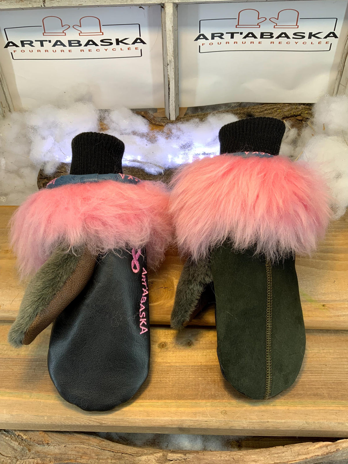 Rolande Handmade City Mittens made in Quebec from recycled emerald green inverted sheep fur and recycled leather, size Medium