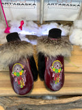 Mitaines de ville Denise faites à la main au Québec en fourrure recyclée avec cuir italien bourgogne et broderie capteur de rêve artistique grandeur Medium