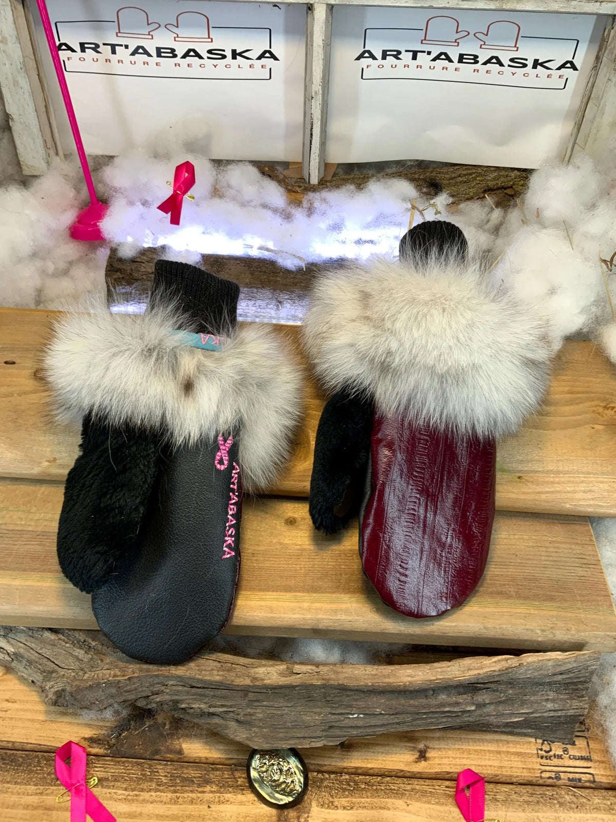 Alice city mittens handmade in Quebec with burgundy Italian eel-effect leather and recycled fur, size Medium