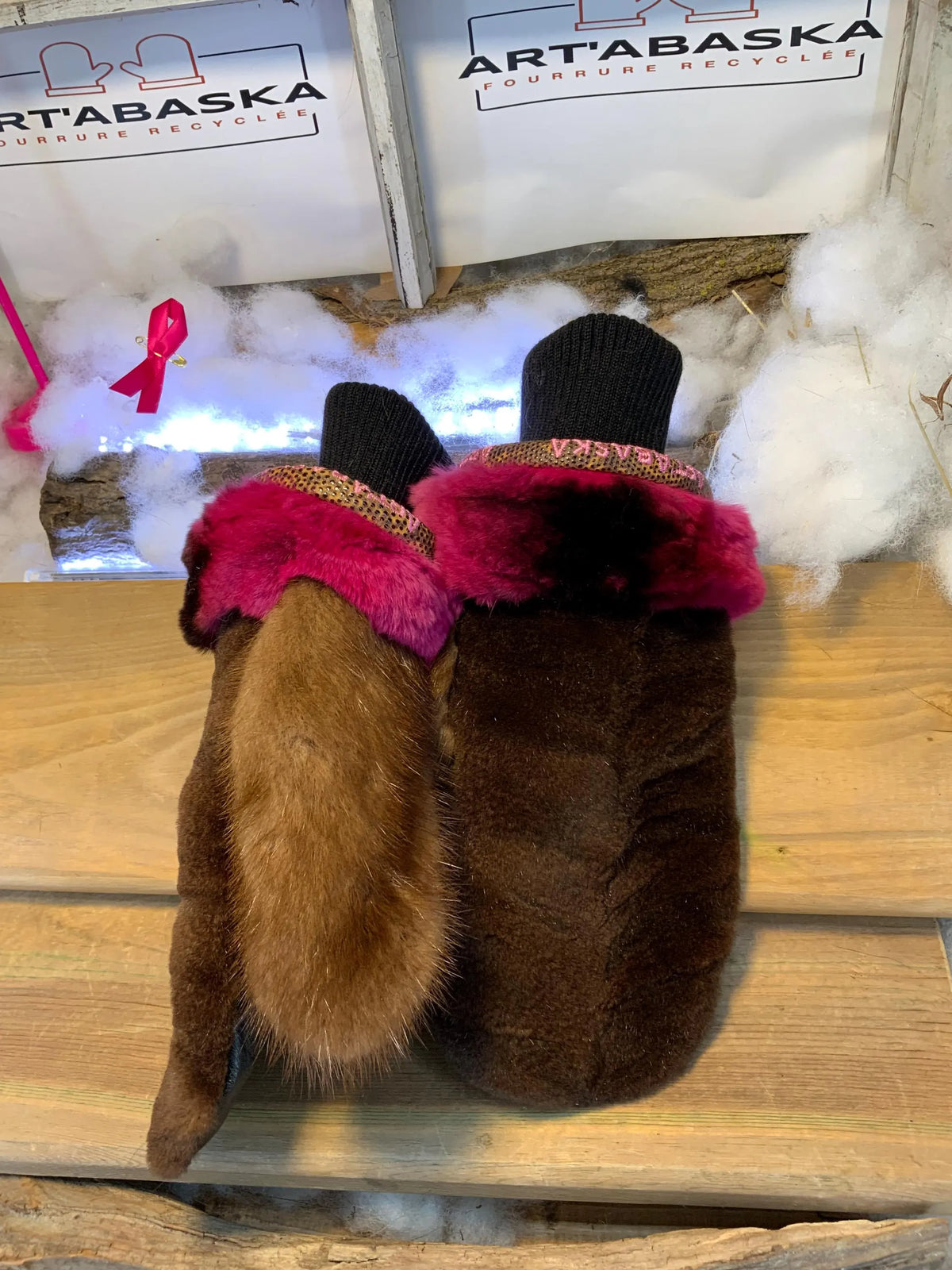Small Pierrette City Mittens in recycled fur – Handmade in Quebec – Light, elegant, urban comfort – ArtAbaska