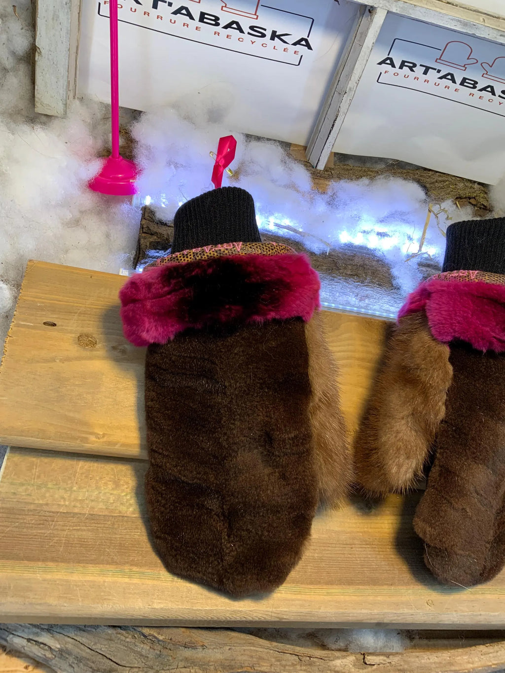 Small Pierrette City Mittens in recycled fur – Handmade in Quebec – Light, elegant, urban comfort – ArtAbaska