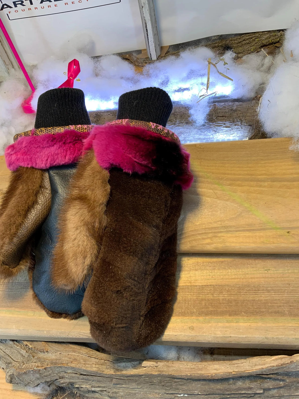 Small Pierrette City Mittens in recycled fur – Handmade in Quebec – Light, elegant, urban comfort – ArtAbaska