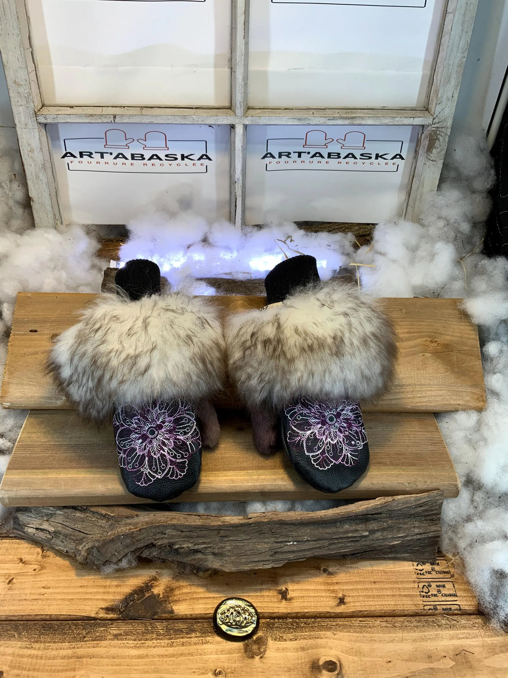Small Pierrette City Mittens in recycled fur – Handmade in Quebec – Light, elegant, urban comfort – ArtAbaska