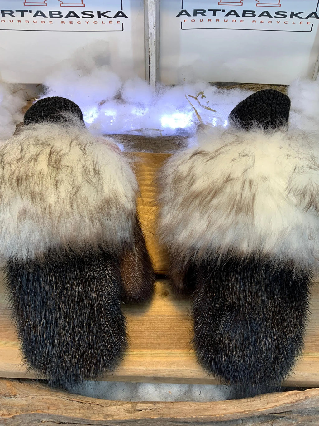 Small Pierrette City Mittens in recycled fur – Handmade in Quebec – Light, elegant, urban comfort – ArtAbaska