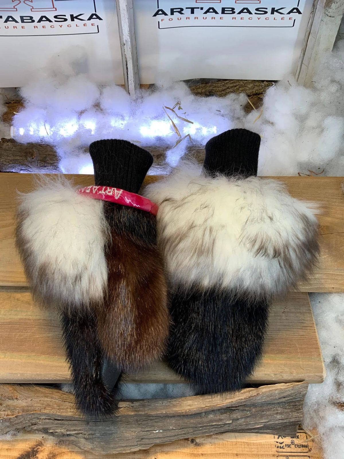 Small Pierrette City Mittens in recycled fur – Handmade in Quebec – Light, elegant, urban comfort – ArtAbaska