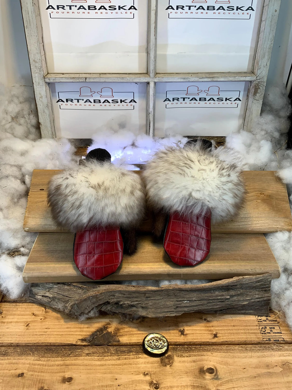 Mitaines de ville Raymonde faites à la main au Québec cuir rouge croco et fourrure recyclée grandeur Small