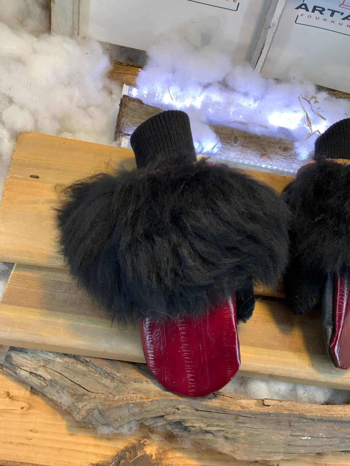 Mitaines de ville Jeanne faites à la main au Québec cuir rouge et fourrure recyclée mouton noir grandeur Small