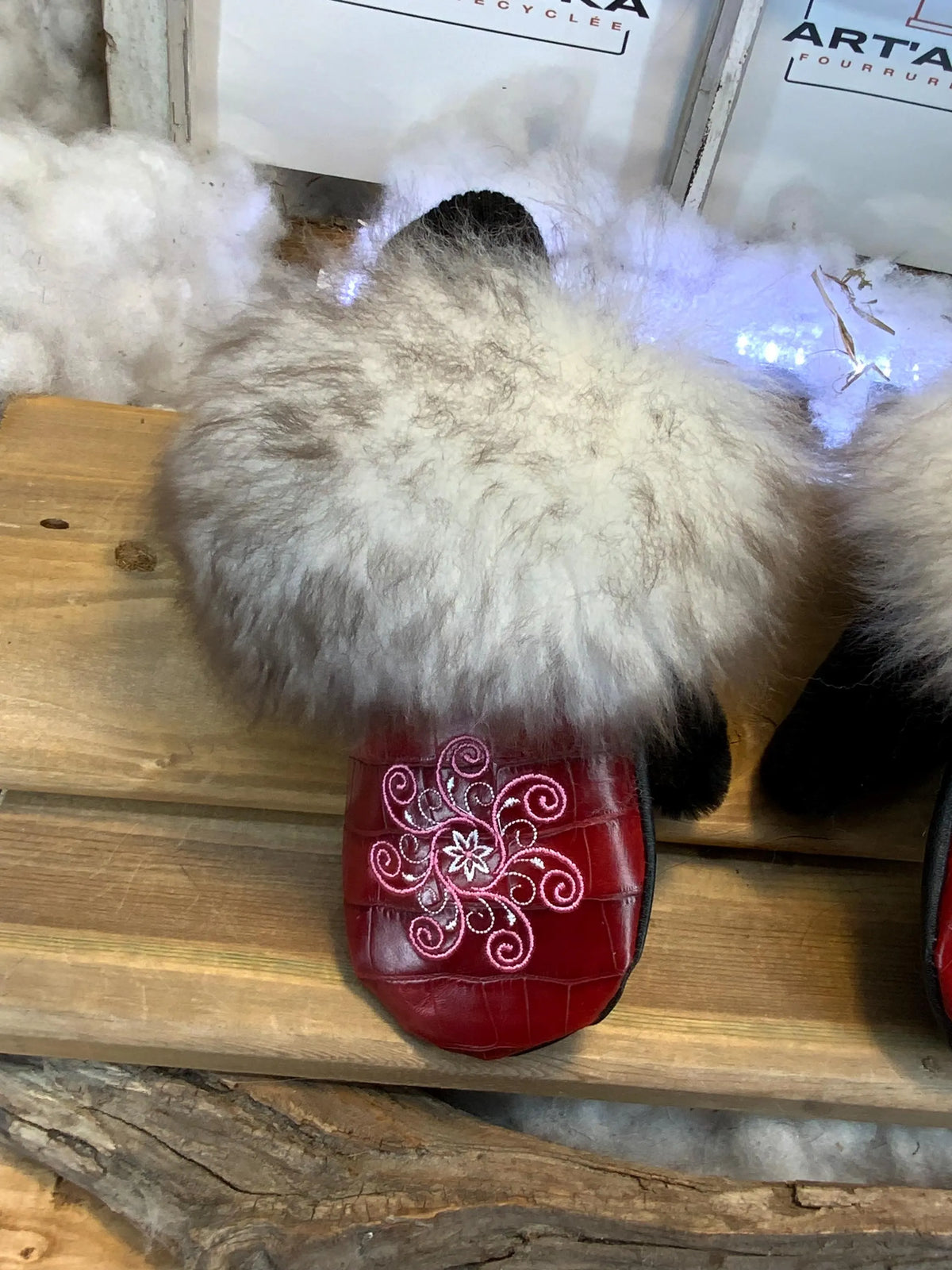 Small Pierrette City Mittens in recycled fur – Handmade in Quebec – Light, elegant, urban comfort – ArtAbaska