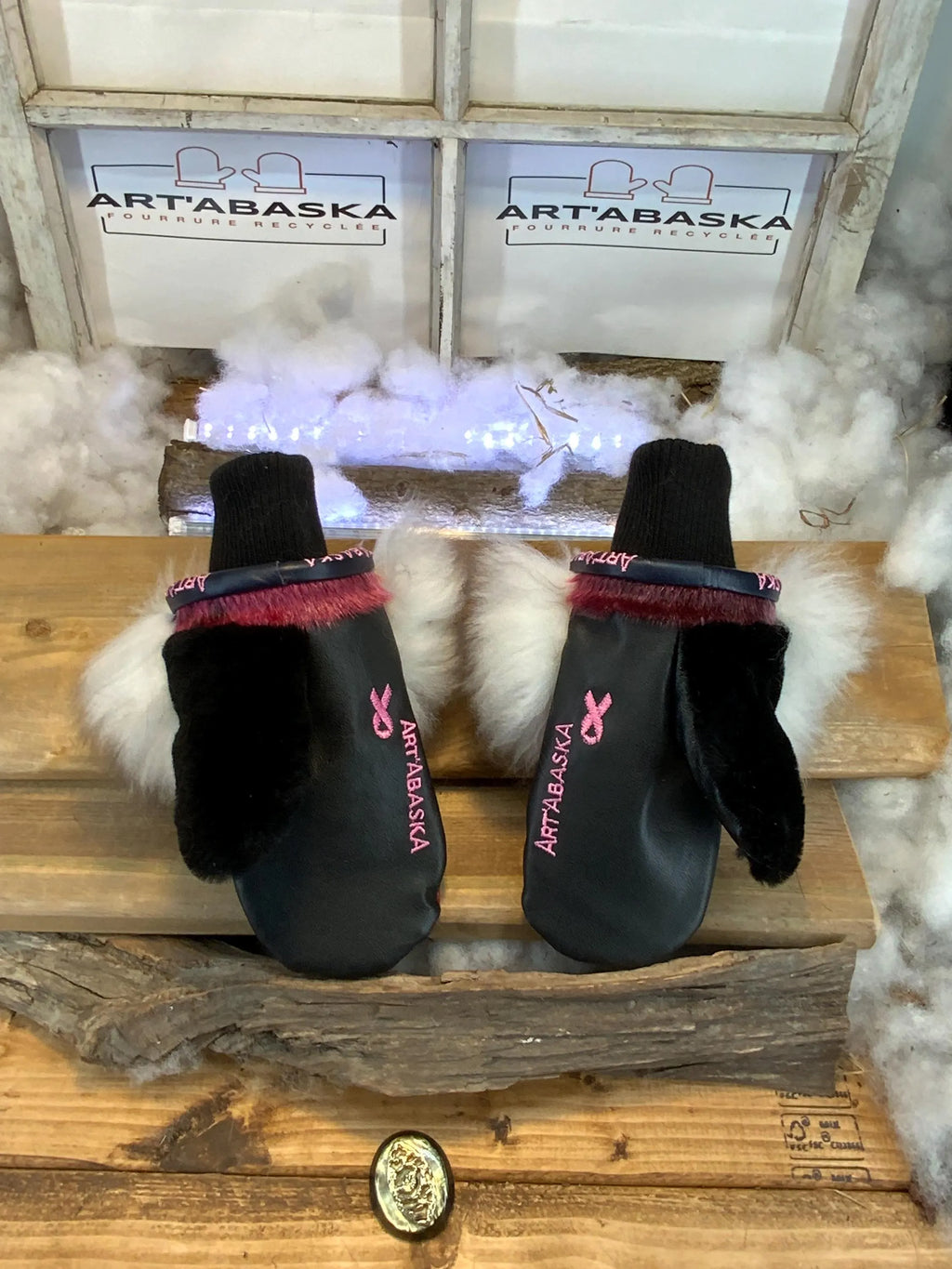 Small Pierrette City Mittens in recycled fur – Handmade in Quebec – Light, elegant, urban comfort – ArtAbaska