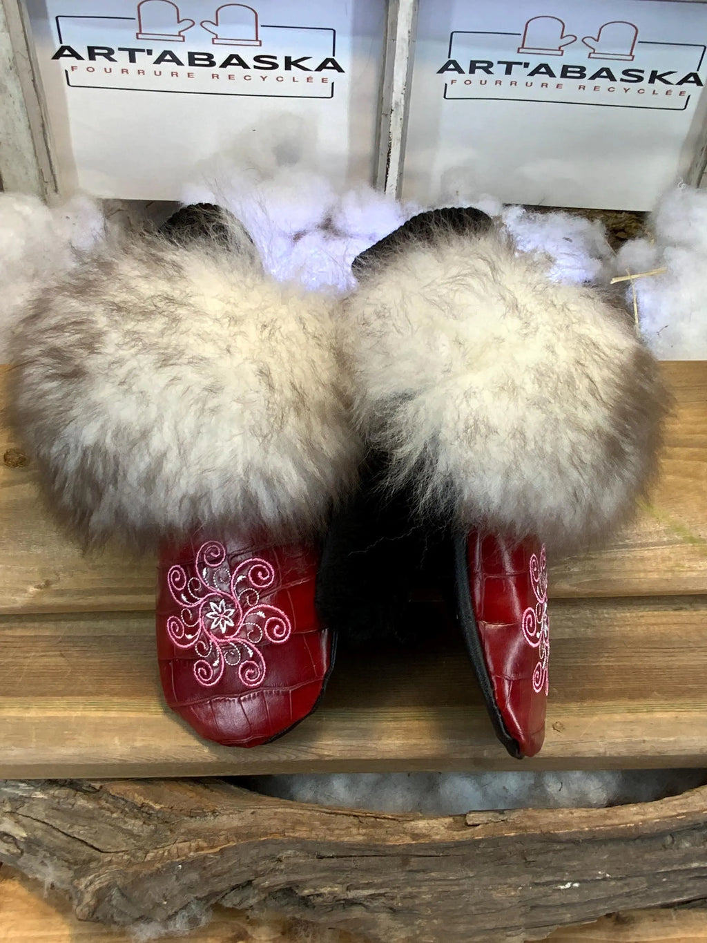 Small Pierrette City Mittens in recycled fur – Handmade in Quebec – Light, elegant, urban comfort – ArtAbaska