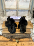 Mitaines de ville Estelle Black Edition faites à la main au Québec en fourrure recyclée noire et cuir brodé grandeur Medium