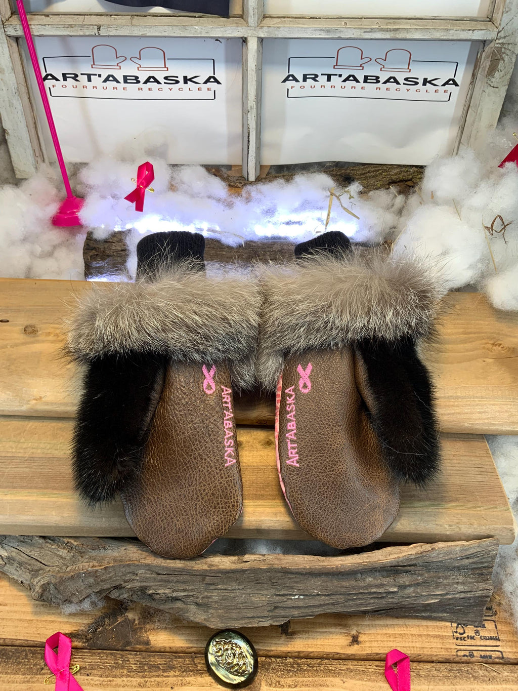 Mitaines de ville Ginette faites à la main au Québec en cuir italien rose croco et fourrure recyclée grandeur Medium
