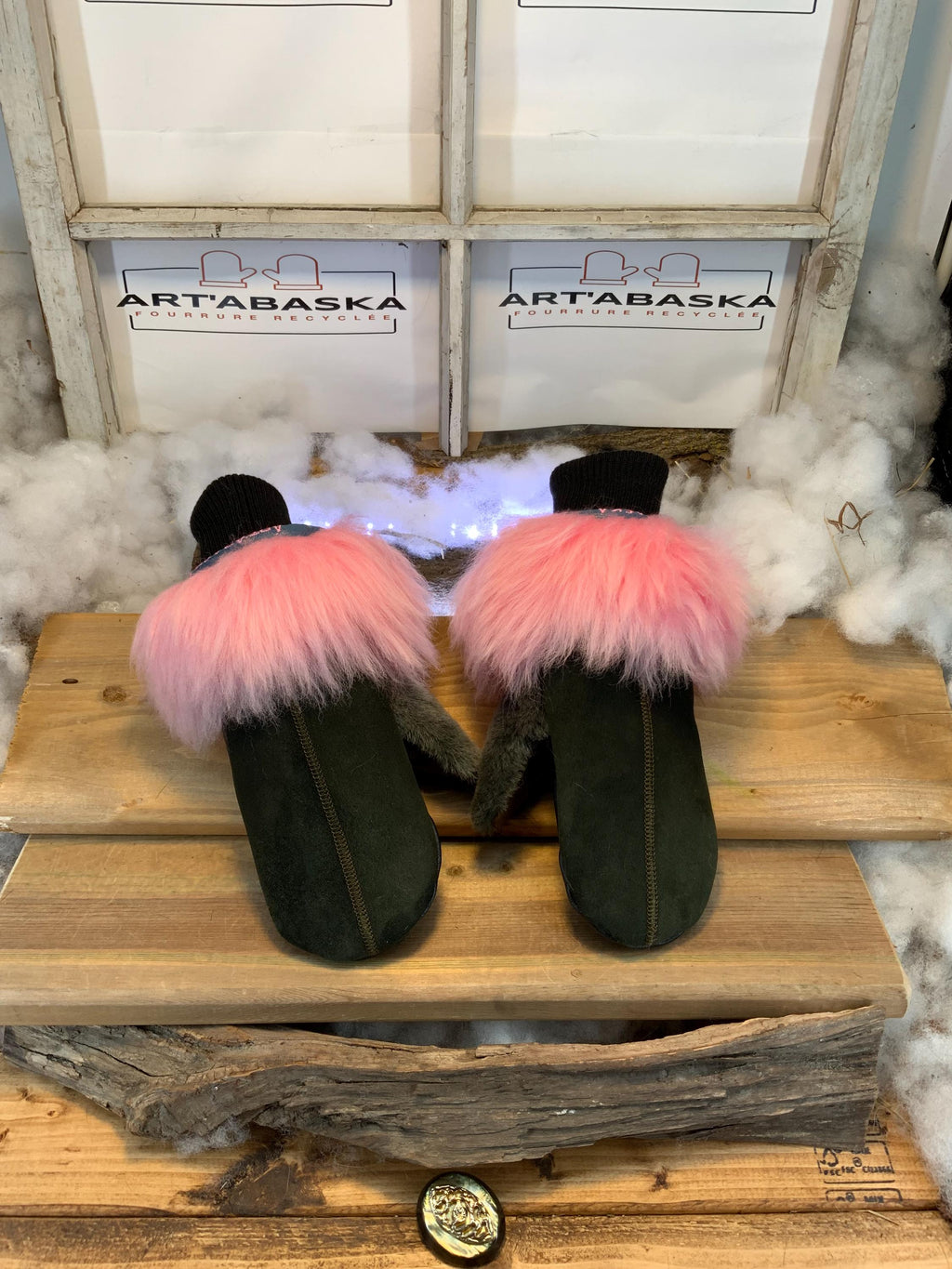 Rolande Handmade City Mittens made in Quebec from recycled emerald green inverted sheep fur and recycled leather, size Medium