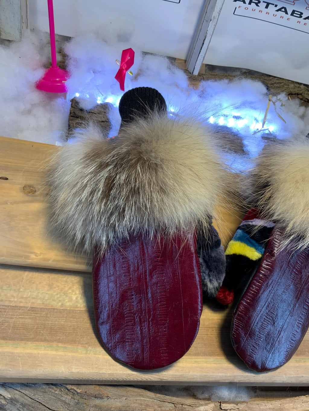 Mitaines de ville Claudette faites à la main au Québec en cuir italien style anguille et fourrure recyclée grandeur Medium